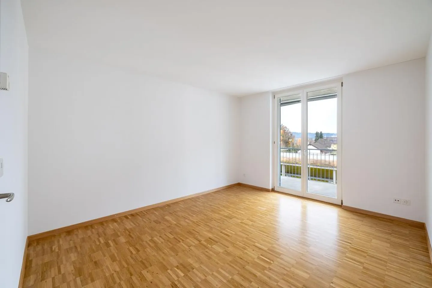 Spacious Apartment Near the Train Station - Photo 7 of 9