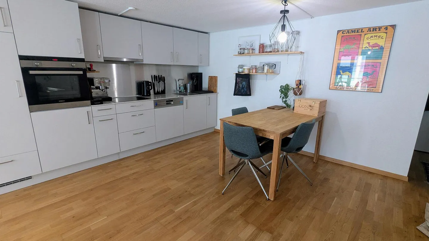 Moderne 2.5-Zimmerwohnung im Herzen von Biel - Foto 3 von 6