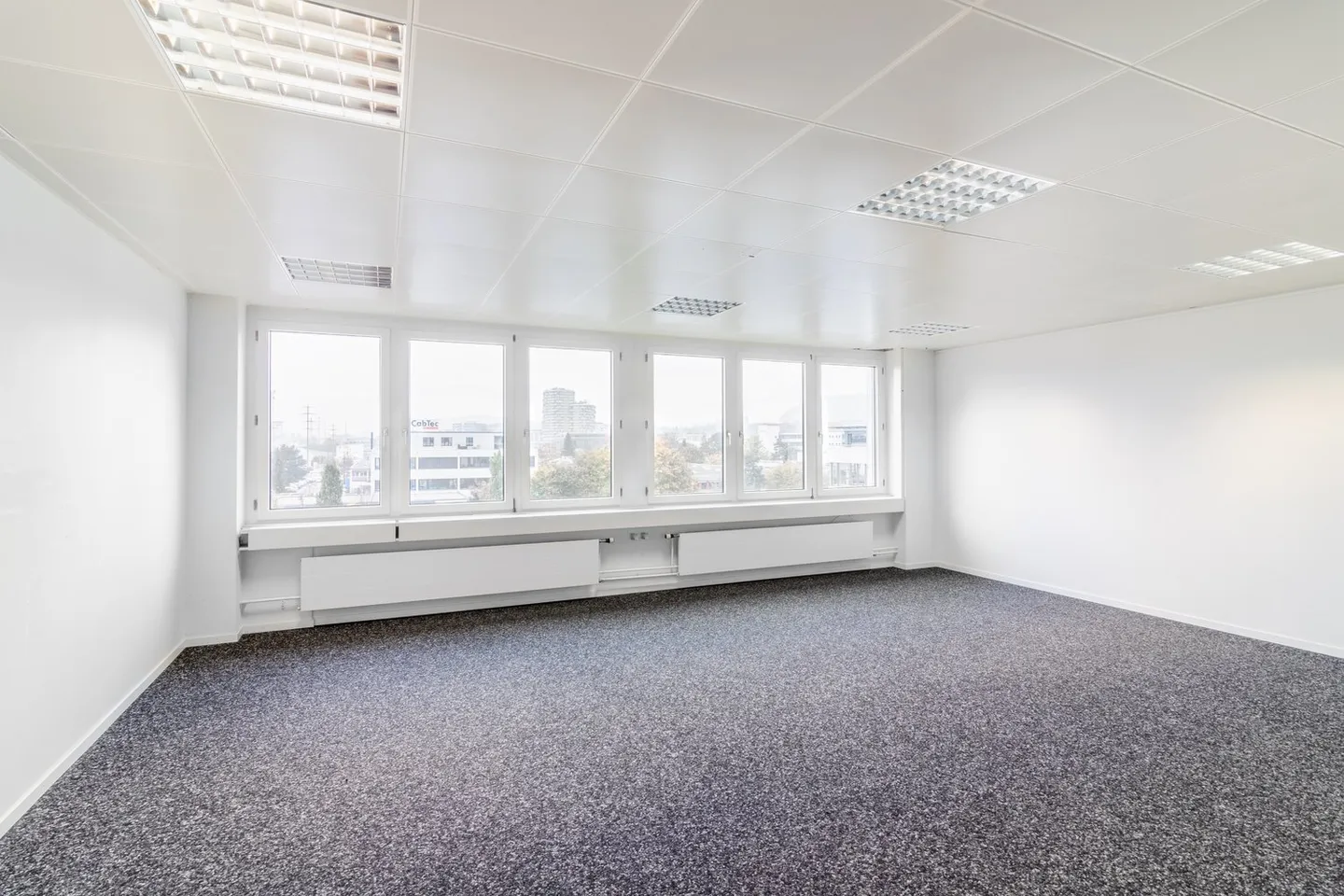 Bright office spaces at Erlenstrasse 4, 6343 Rotkreuz - Photo 2 of 5