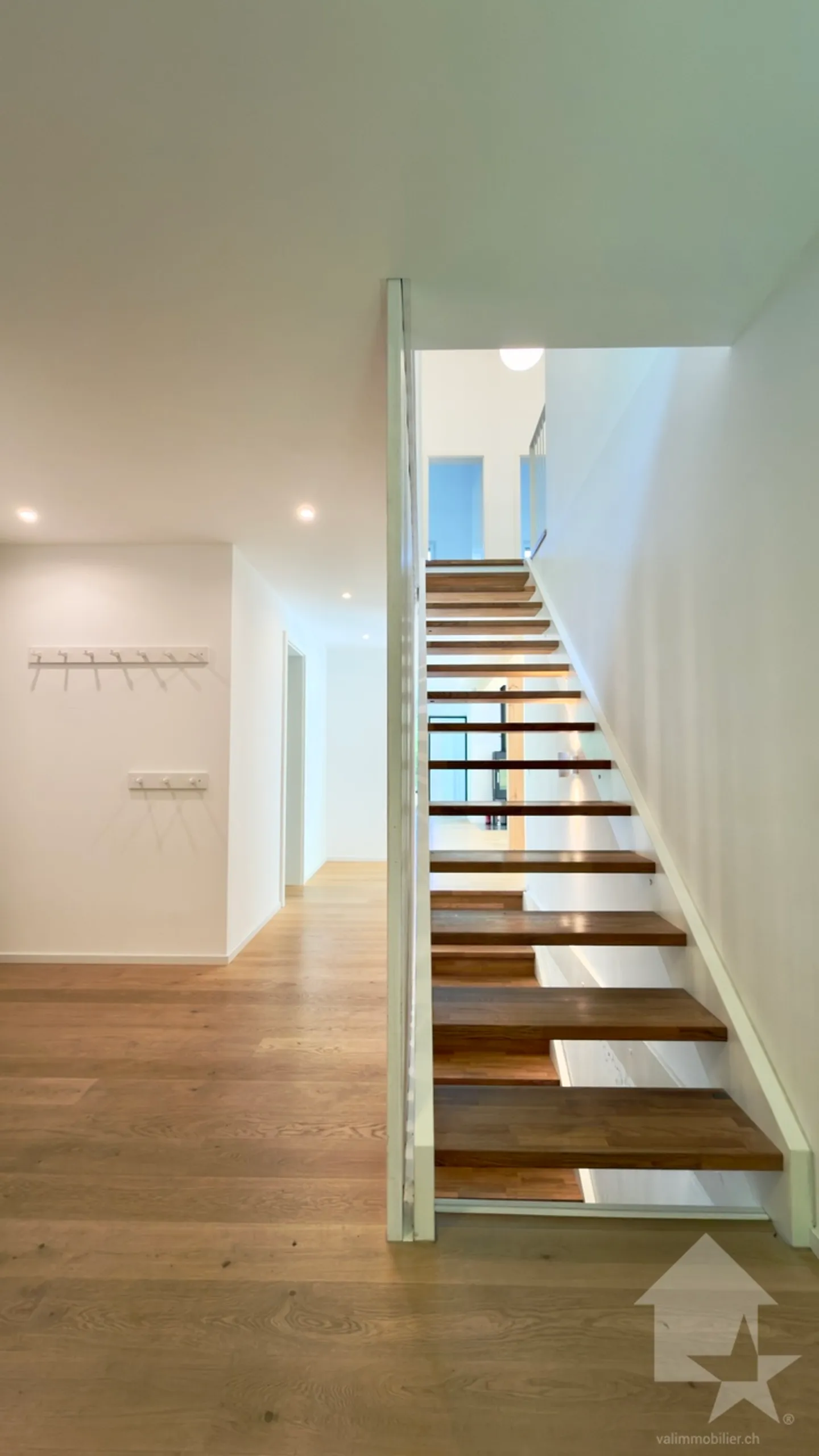 Beautiful recent 6.5-room villa with garage located in an idyllic setting. - Photo 16 of 41