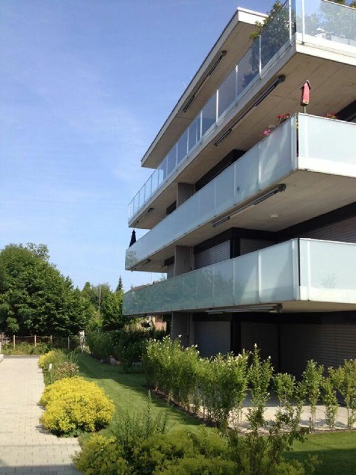 Exklusive, sonnige Attikawohnung mit umlaufender Terrasse und Seesicht - Foto 2 von 12