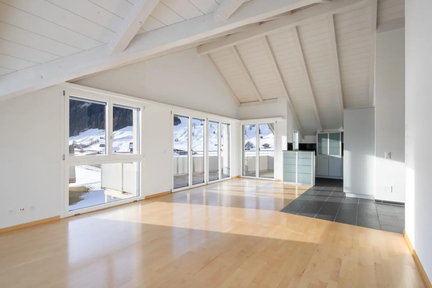 Gross/Einsiedeln: Attic apartment with attractive lake and mountain views - Photo 4 of 5