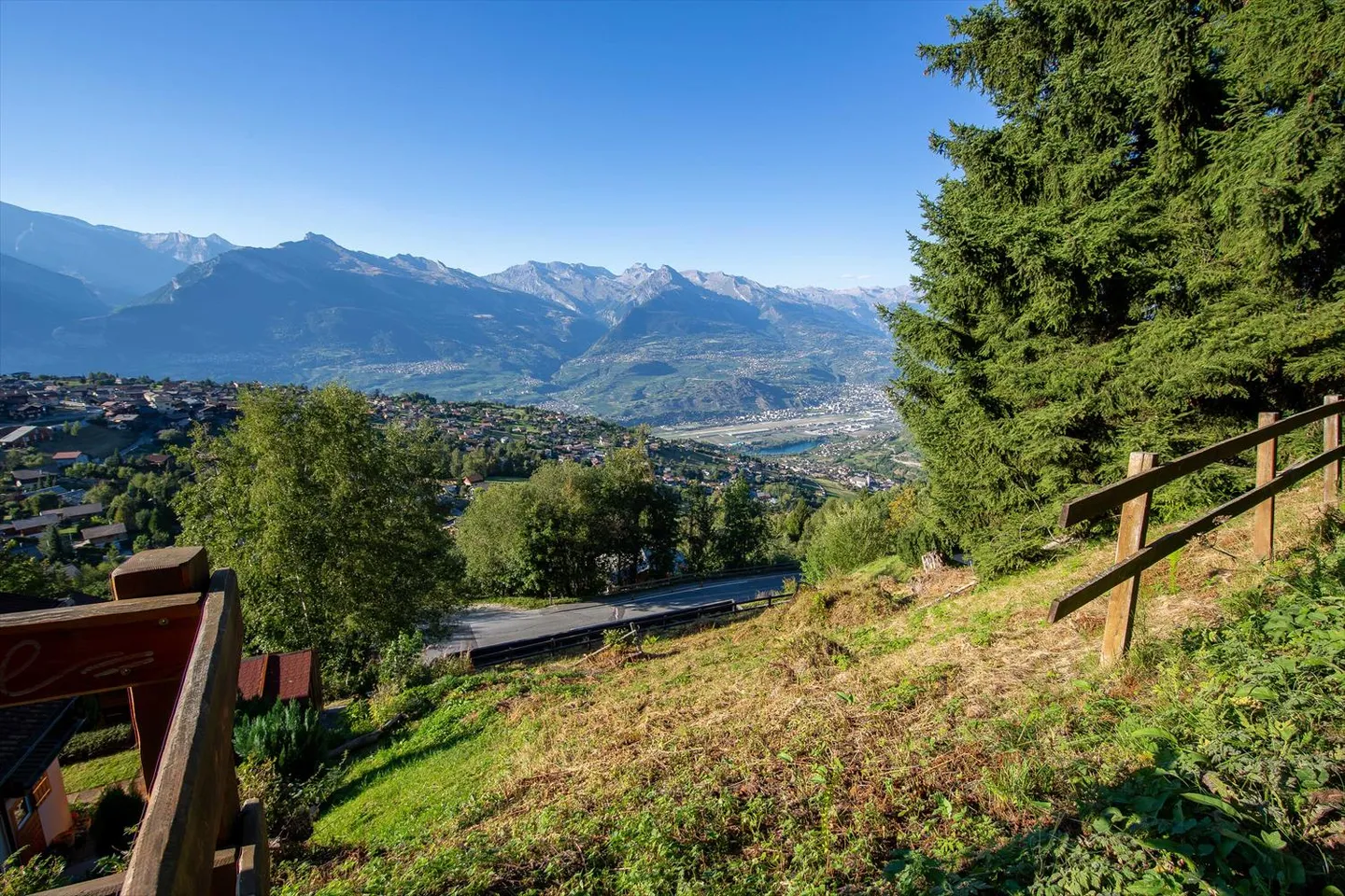 Terrain constructible, libre de mandat à côté du Bisse - Photo 4 sur 15