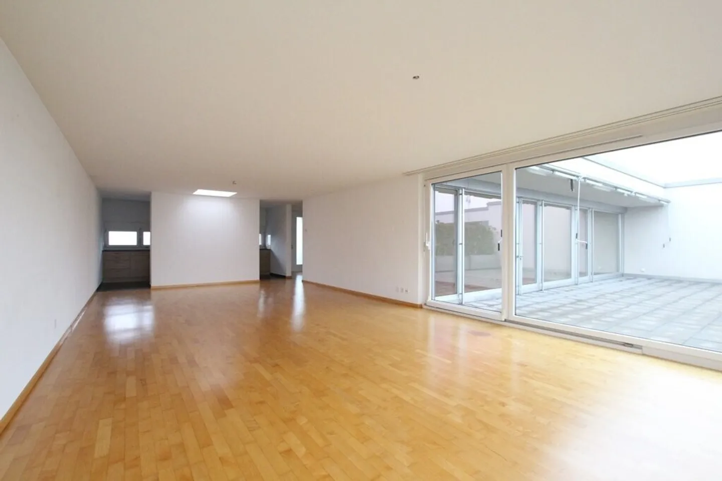 Schöne Attikawohnung im Zentrum der Stadt Wil mit Weitsicht! - Foto 2 von 9