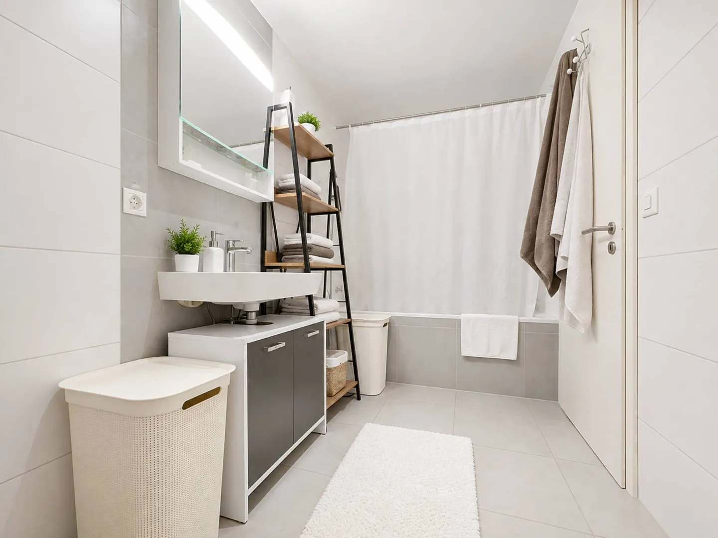Spacieux appartement de 4,5 pièces avec vue sur les montagnes - Foto 8 von 13