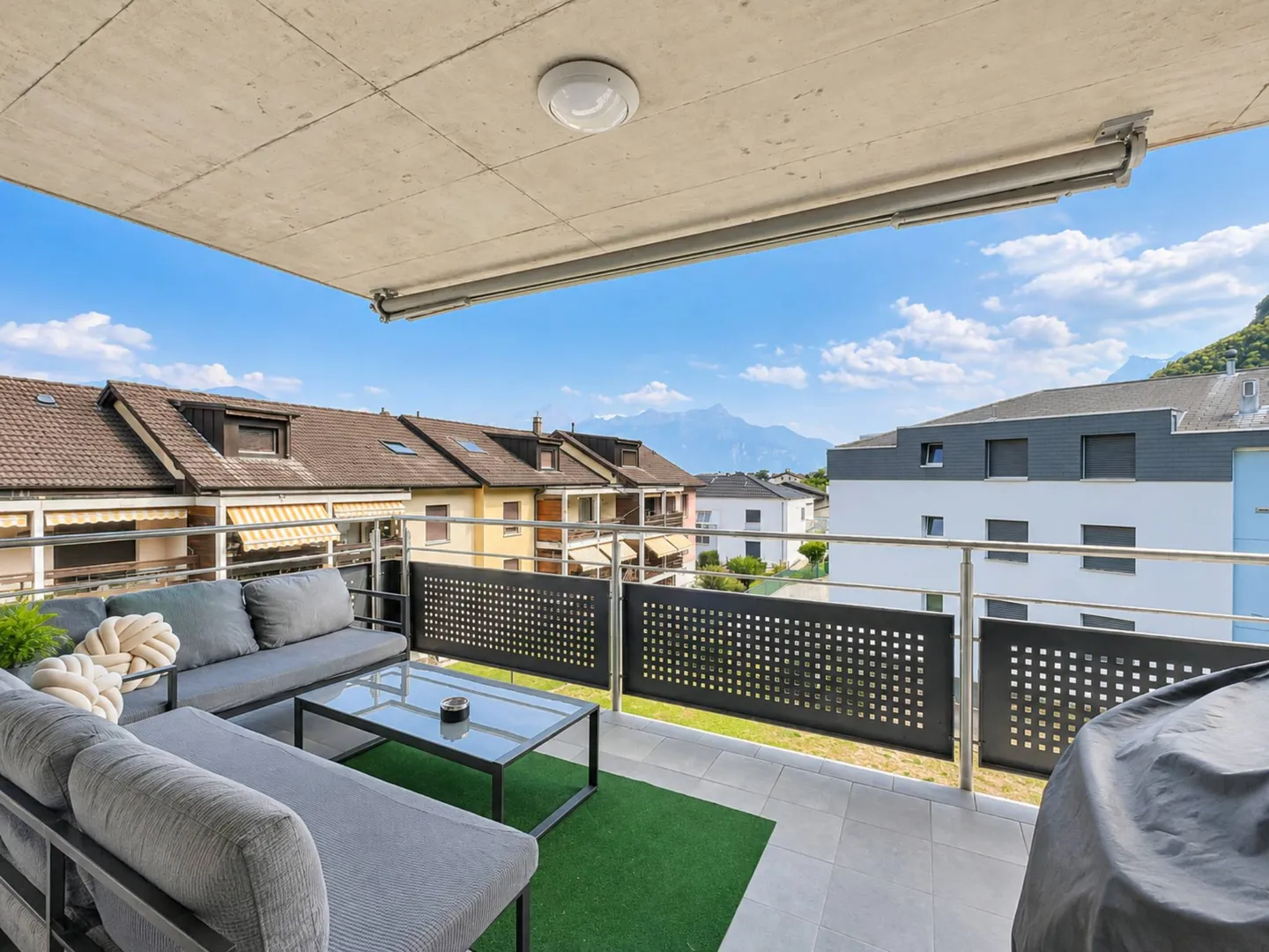 Spacieux appartement de 4,5 pièces avec vue sur les montagnes - Foto 1 von 13