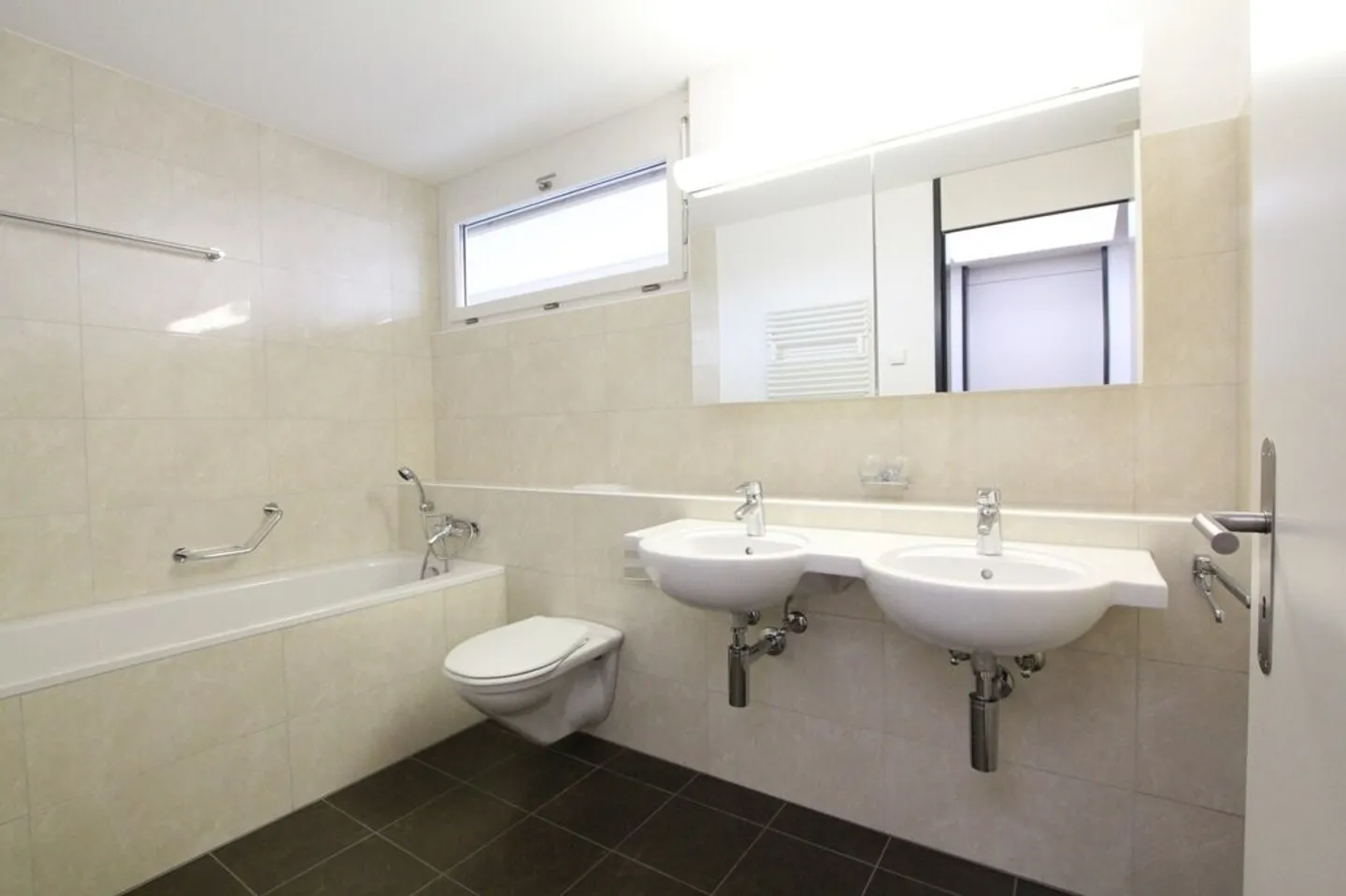 Schöne Attikawohnung im Zentrum der Stadt Wil mit Weitsicht! - Foto 7 von 9