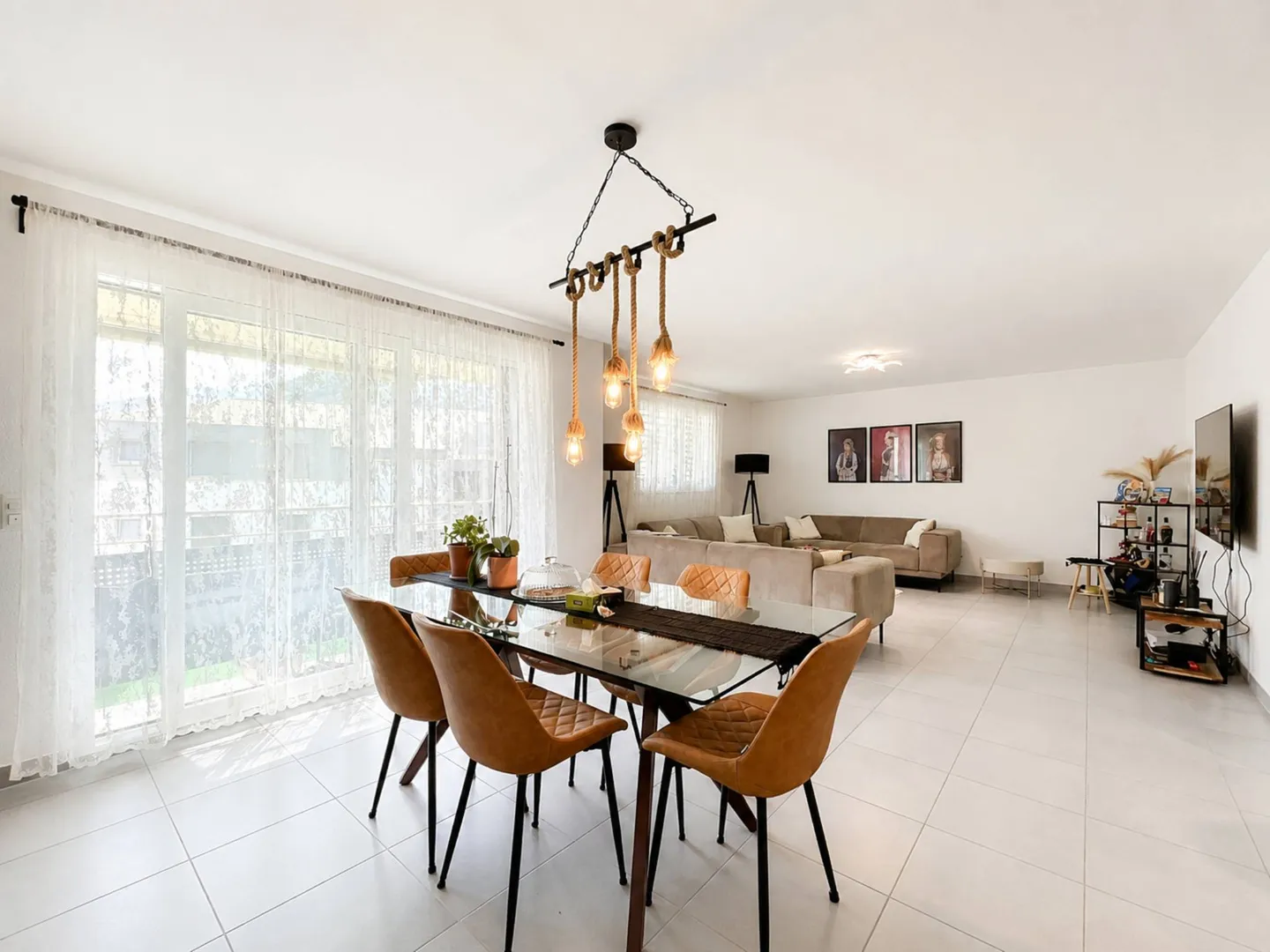 Spacieux appartement de 4,5 pièces avec vue sur les montagnes - Foto 3 von 13