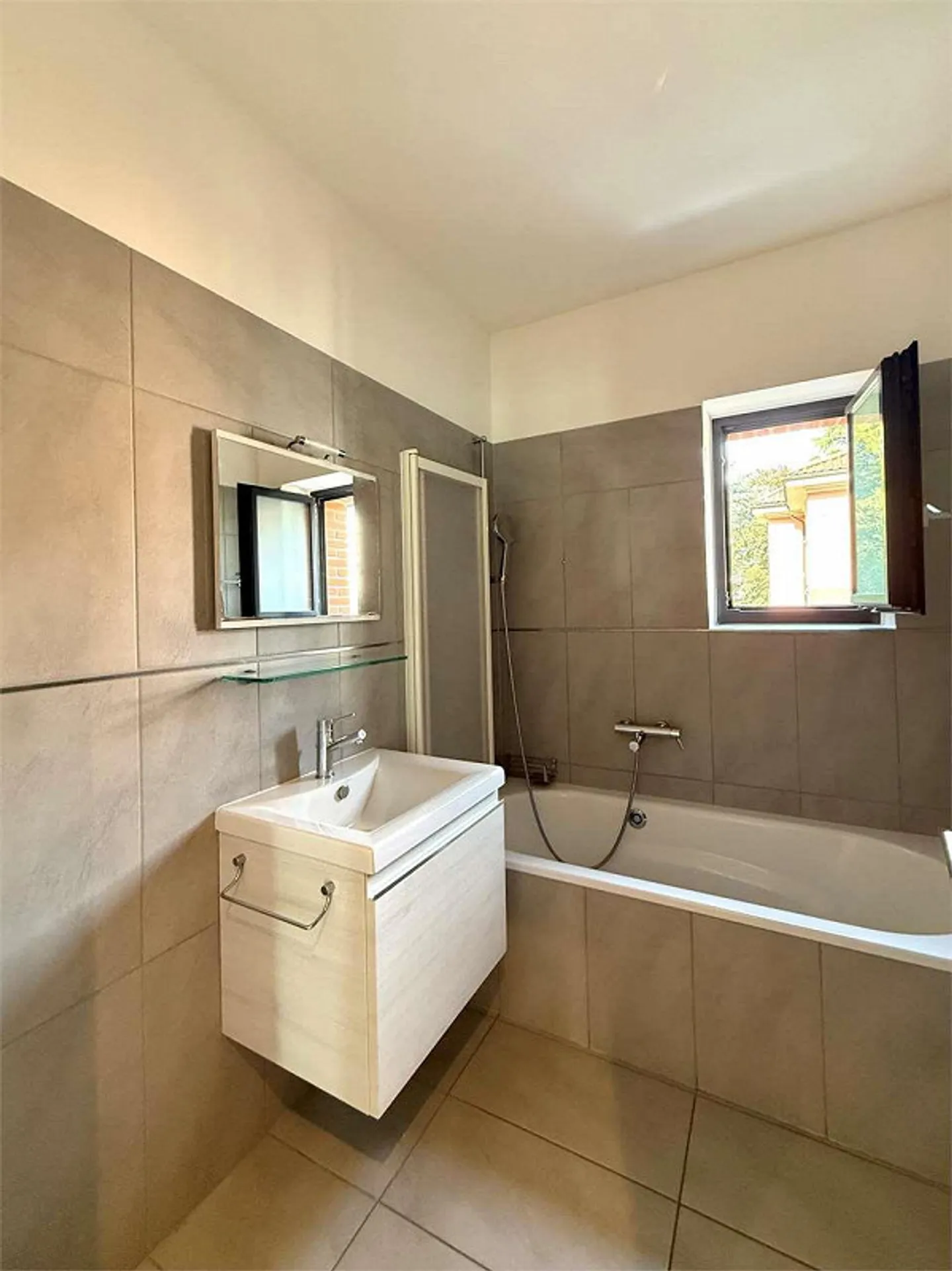 Zu vermieten in Lugano 2,5-Zimmer-Wohnung mit Terrasse - Foto 10 von 11