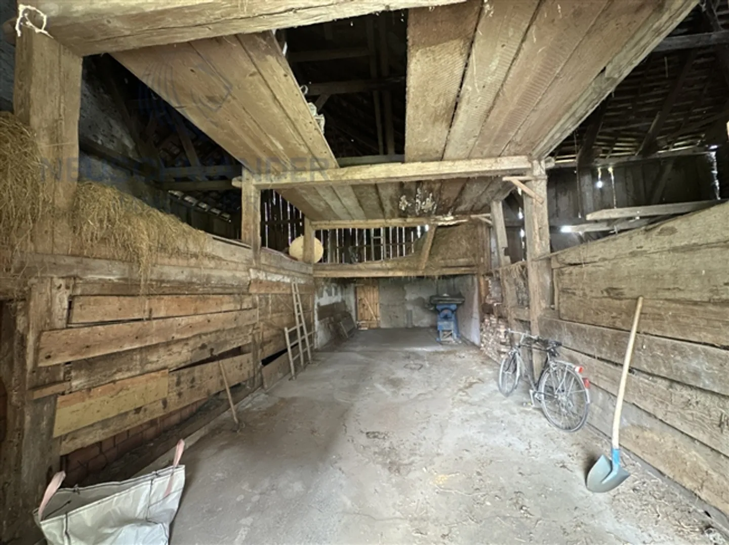 Authentic farmhouse to renovate with generous land - Photo 3 of 13