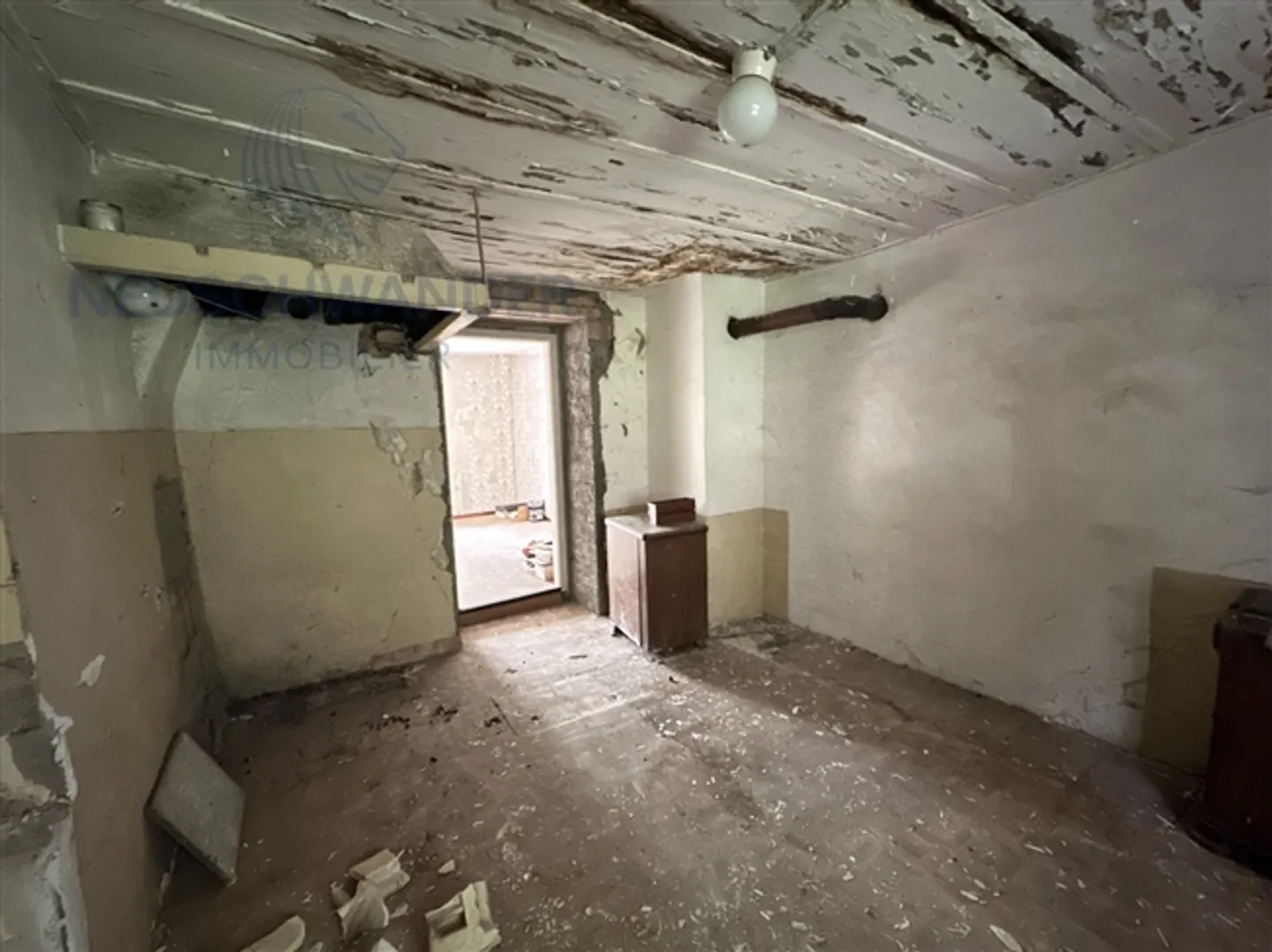 Authentic farmhouse to renovate with generous land - Photo 8 of 13