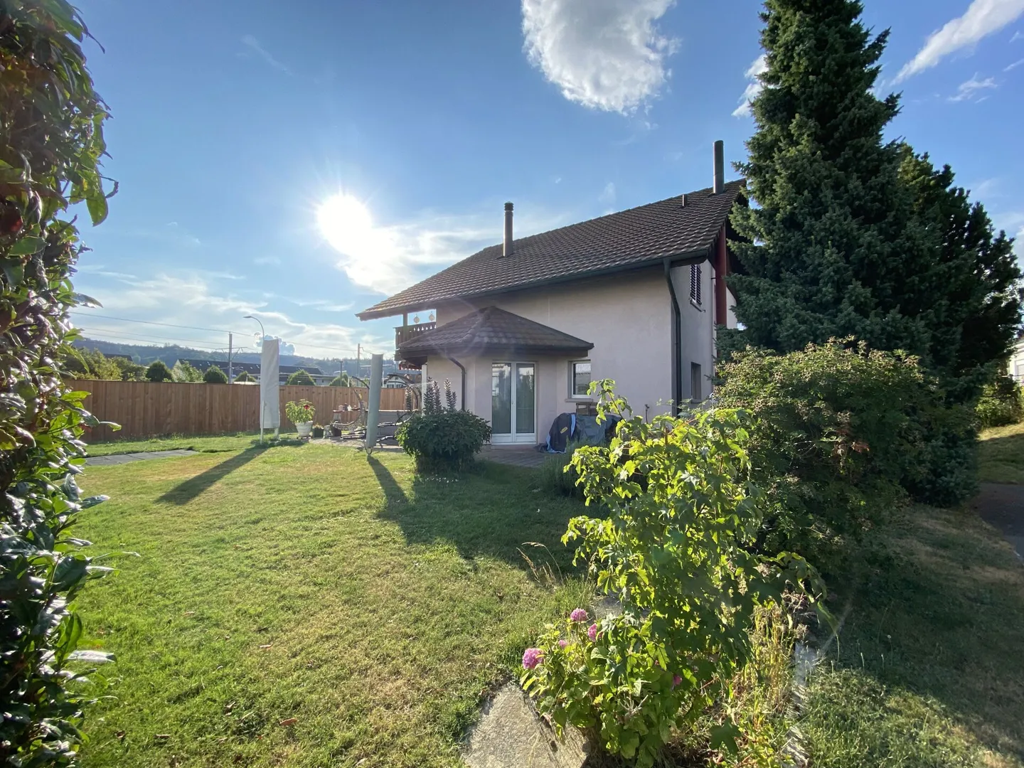 Grosszügiges, gepflegtes 5.5 Zi-Einfamilienhaus - Foto 2 von 11