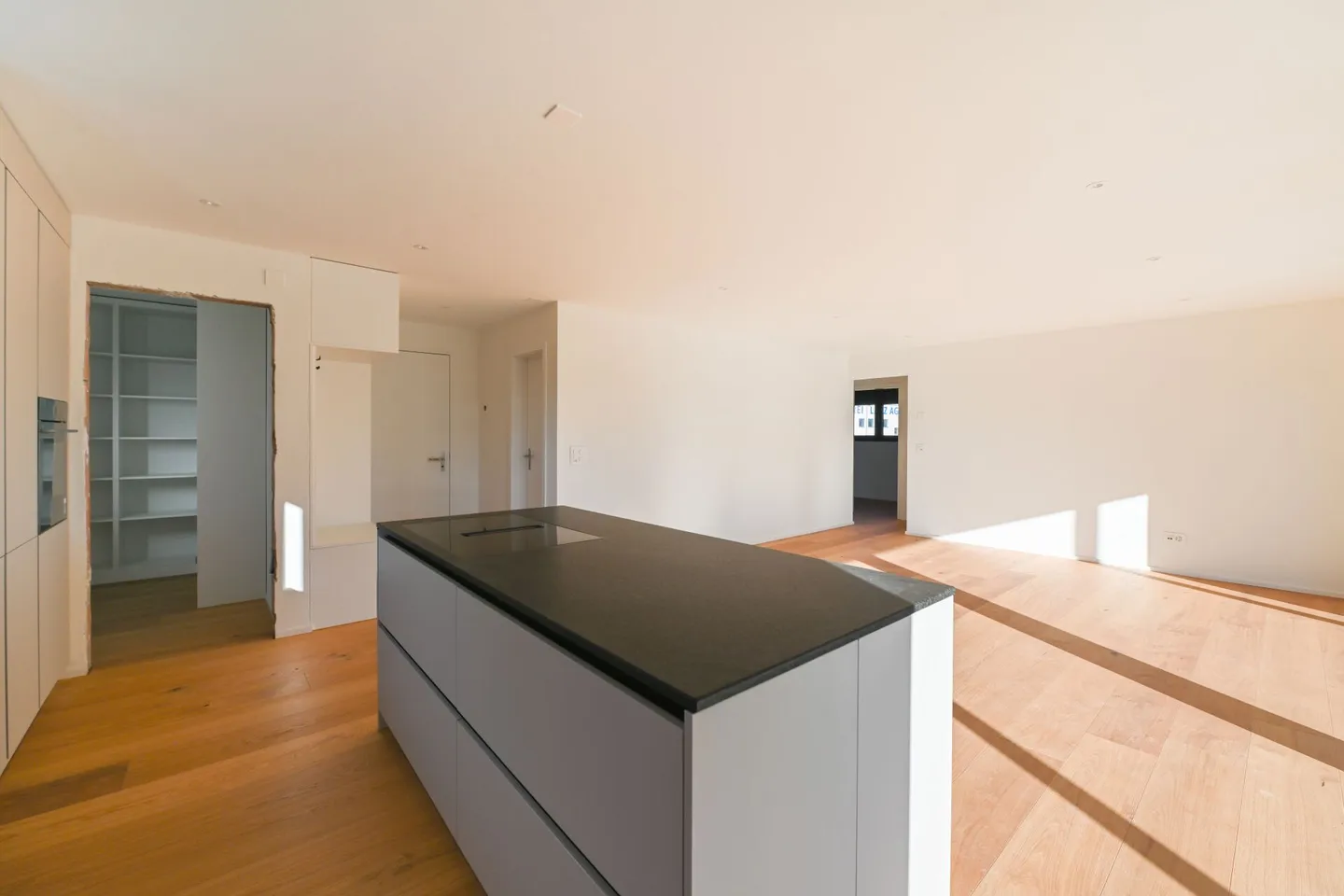 FIRST OCCUPANCY - LUXURIOUS 3.5-ROOM GARDEN APARTMENT - Photo 5 of 11