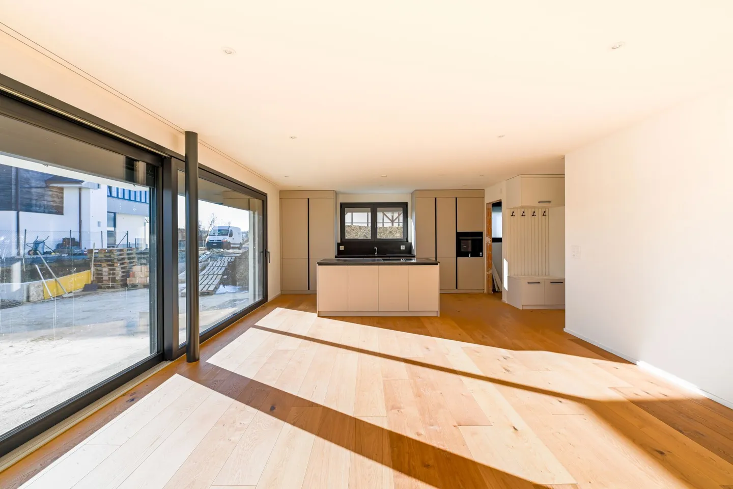 FIRST OCCUPANCY - LUXURIOUS 3.5-ROOM GARDEN APARTMENT - Photo 6 of 11