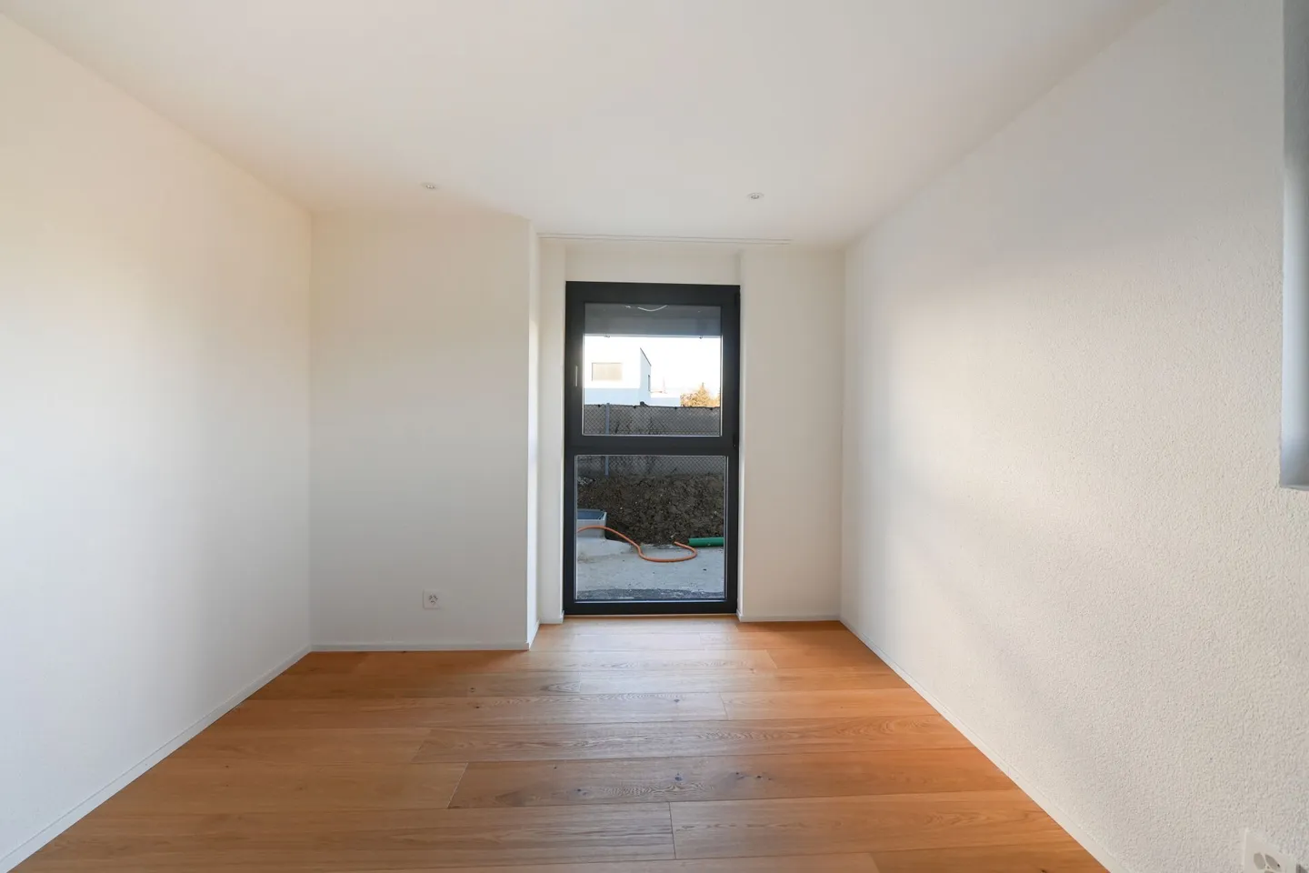 FIRST OCCUPANCY - LUXURIOUS 3.5-ROOM GARDEN APARTMENT - Photo 8 of 11