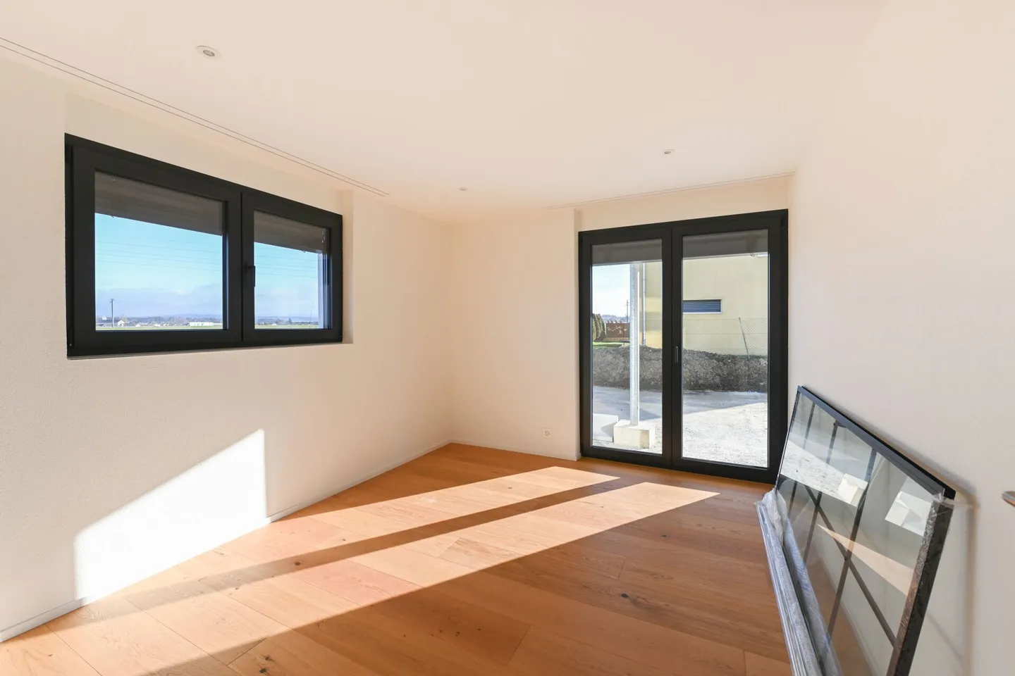 FIRST OCCUPANCY - LUXURIOUS 3.5-ROOM GARDEN APARTMENT - Photo 9 of 11