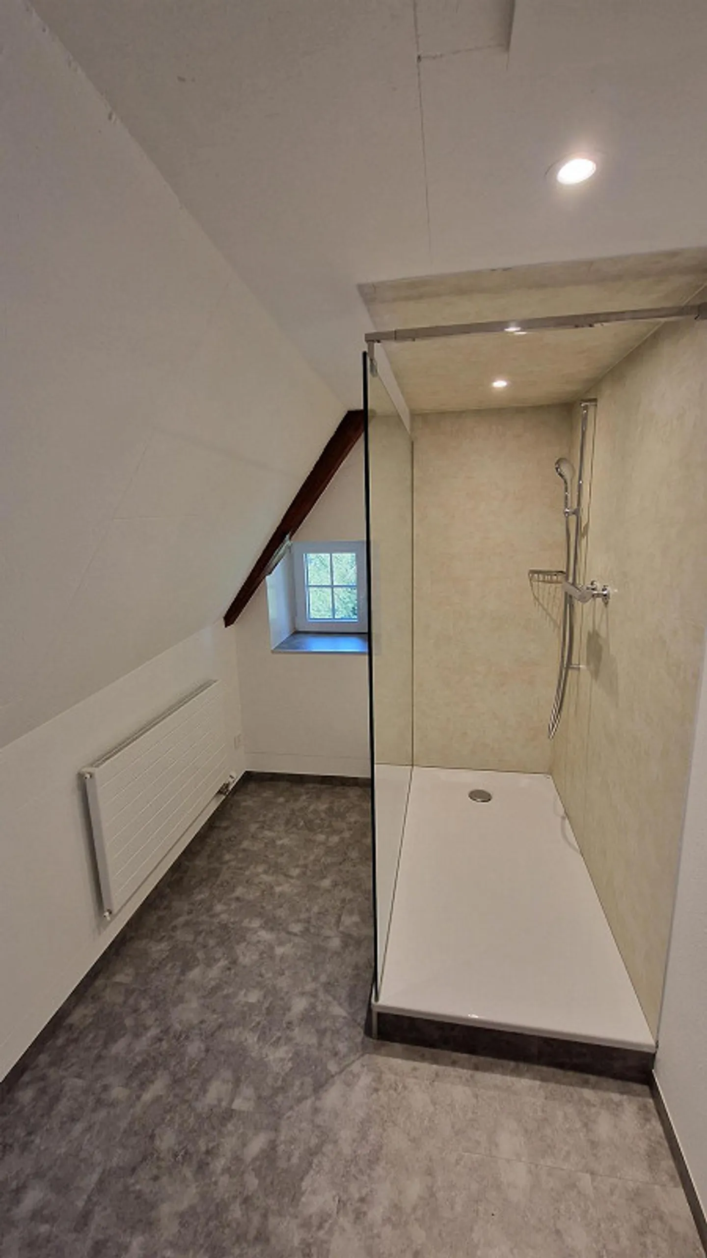 Bellissimo appartamento di 4 ½ stanze 150mq situato in posizione centrale - Foto 8 di 14