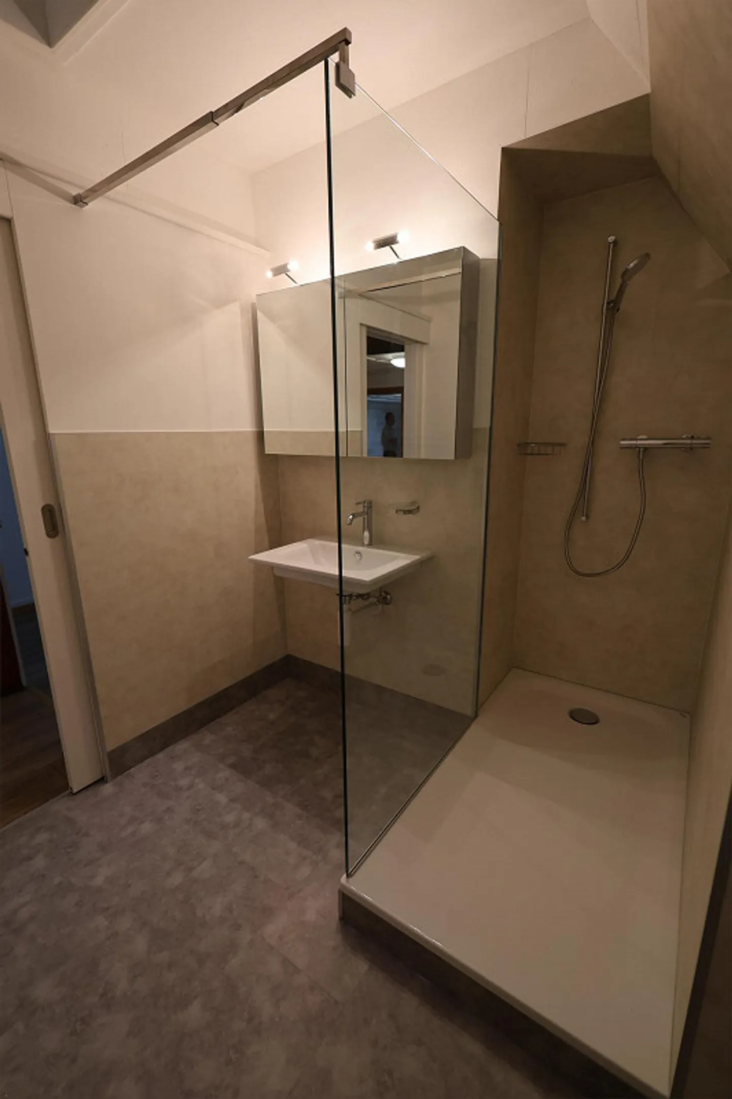 Bellissimo appartamento di 4 ½ stanze 150mq situato in posizione centrale - Foto 10 di 14