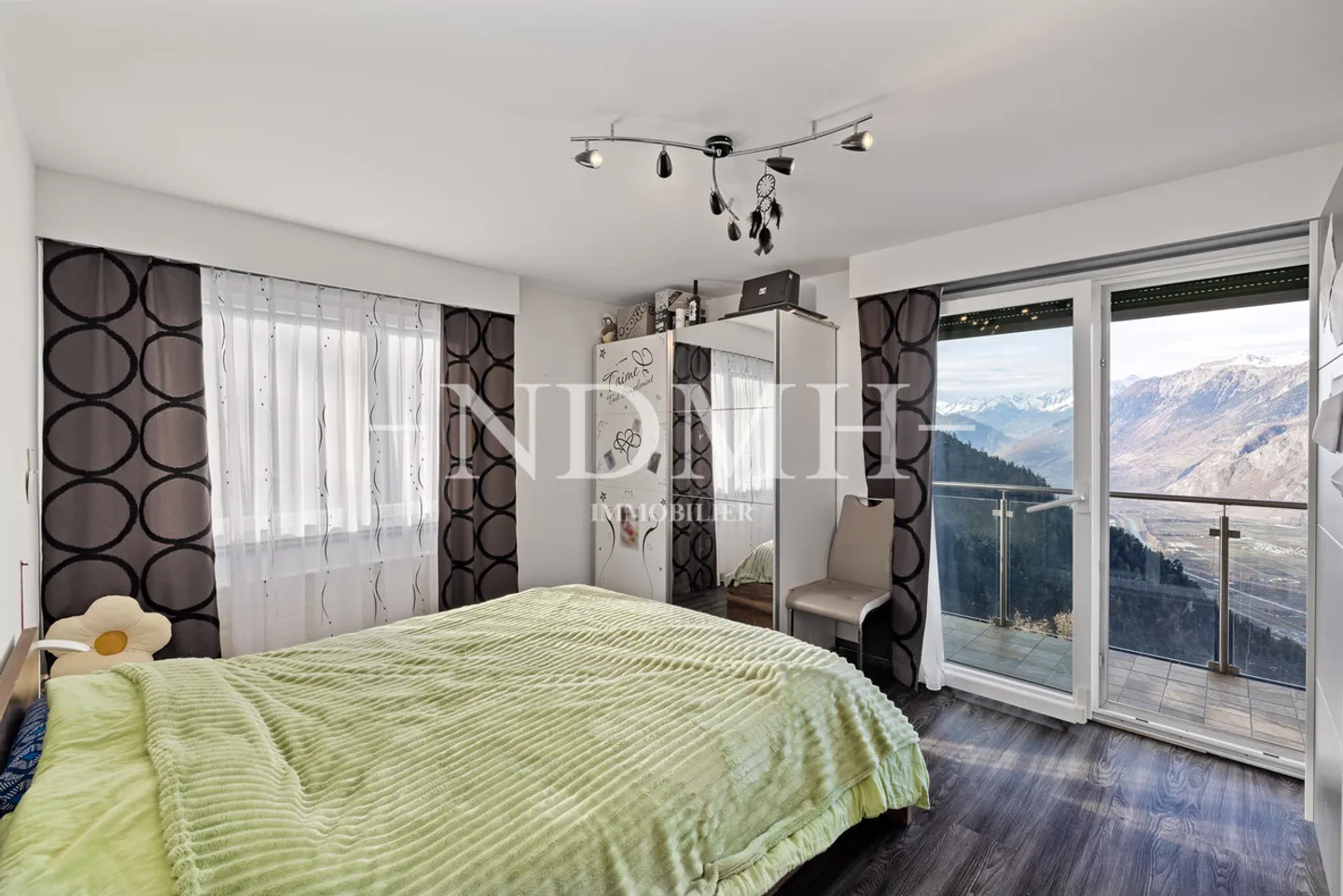 Wunderschöne Wohnung mit atemberaubendem Blick auf das Rhônetal - Foto 6 von 12