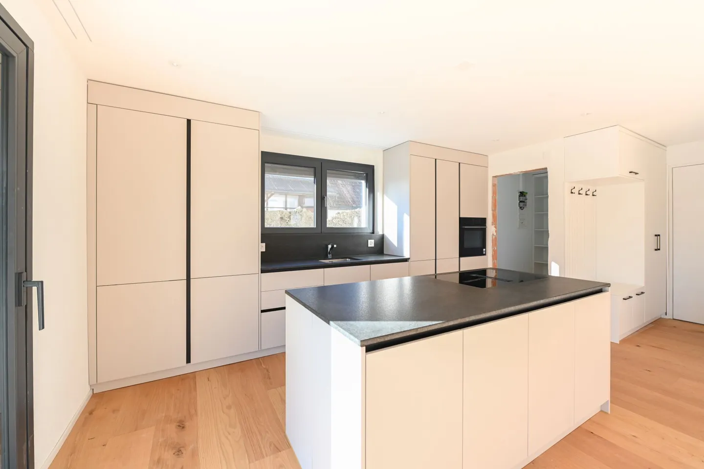 FIRST OCCUPANCY - LUXURIOUS 3.5-ROOM GARDEN APARTMENT - Photo 2 of 11