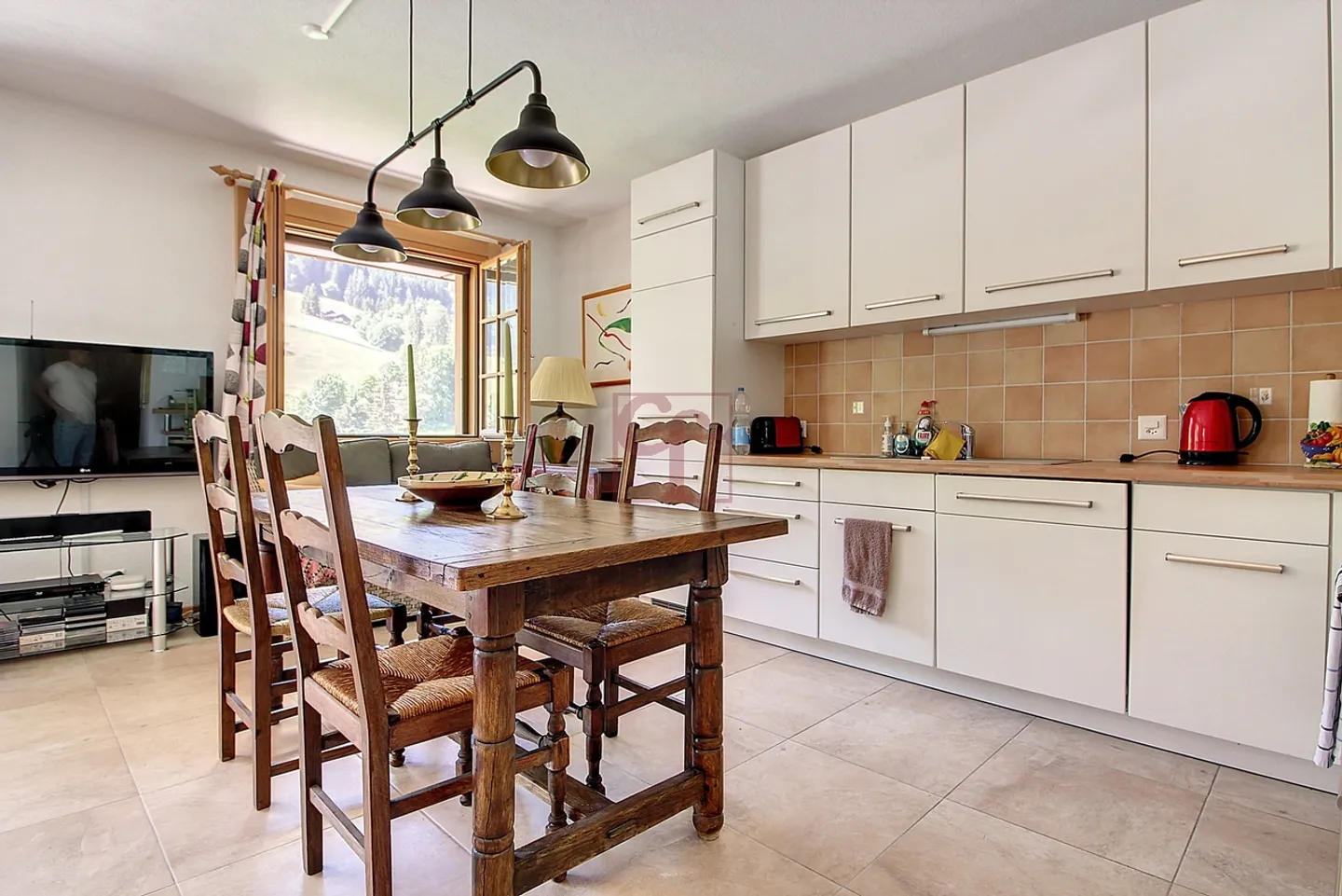 Charmante 4,5-Zimmer-Wohnung 5 Minuten von Rougemont entfernt - Foto 2 von 13