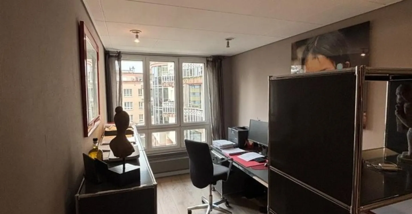 Zu ergreifen! Wunderschöner Büroraum in der Nähe aller Annehmlichkeiten in Nyon! - Foto 2 von 9