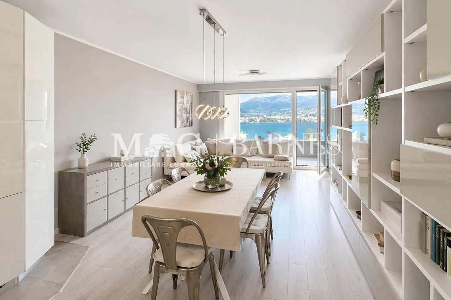 Appartamento ristrutturato con vista lago - Foto 4 di 13