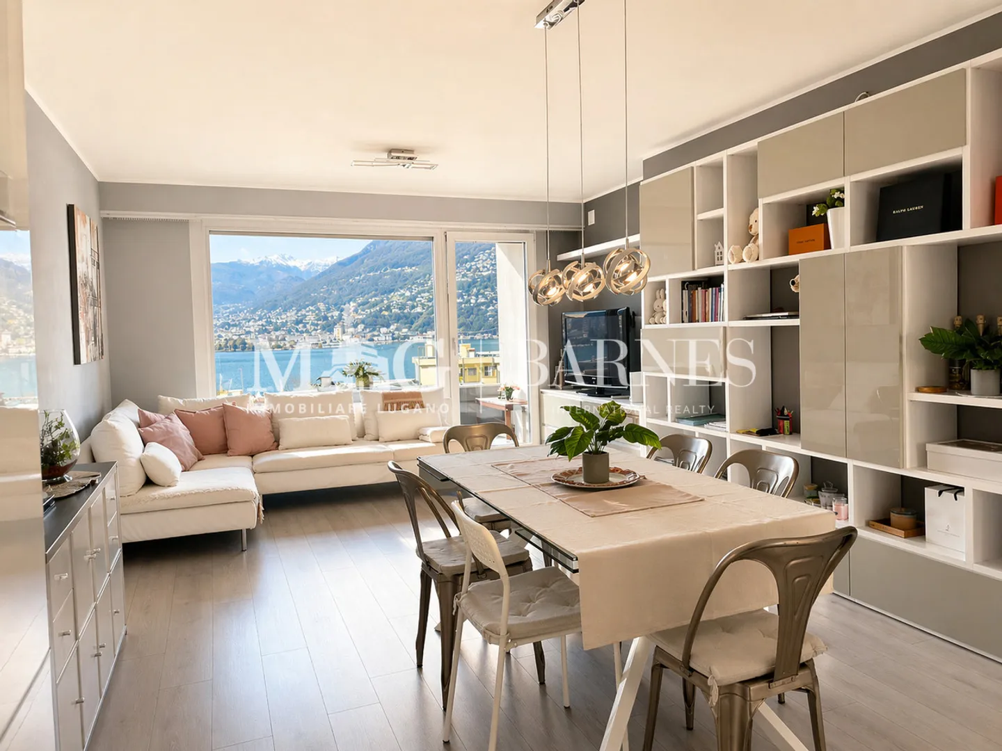 Appartamento ristrutturato con vista lago - Foto 5 di 13