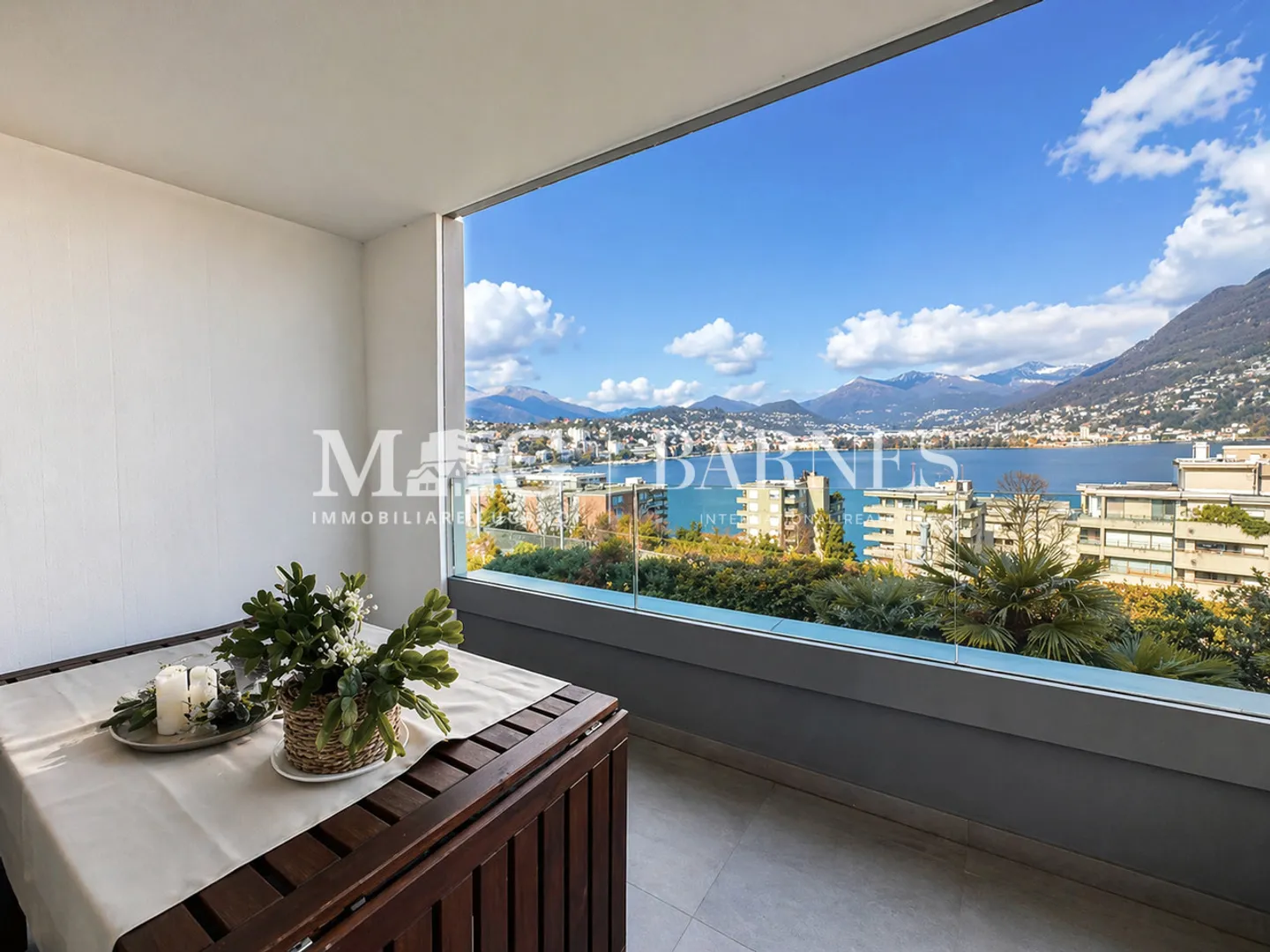 Appartamento ristrutturato con vista lago - Foto 1 di 13