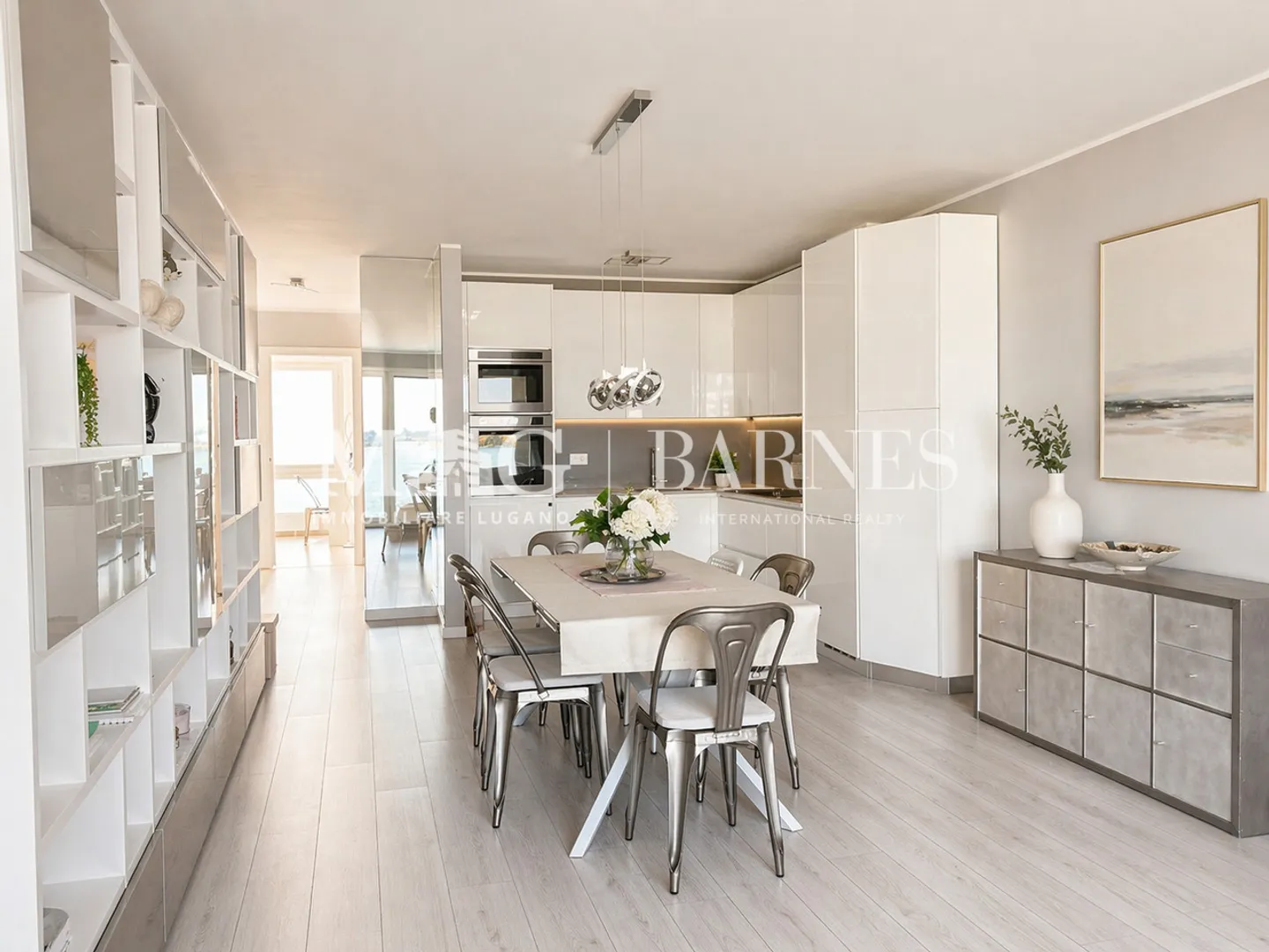 Appartamento ristrutturato con vista lago - Foto 6 di 13
