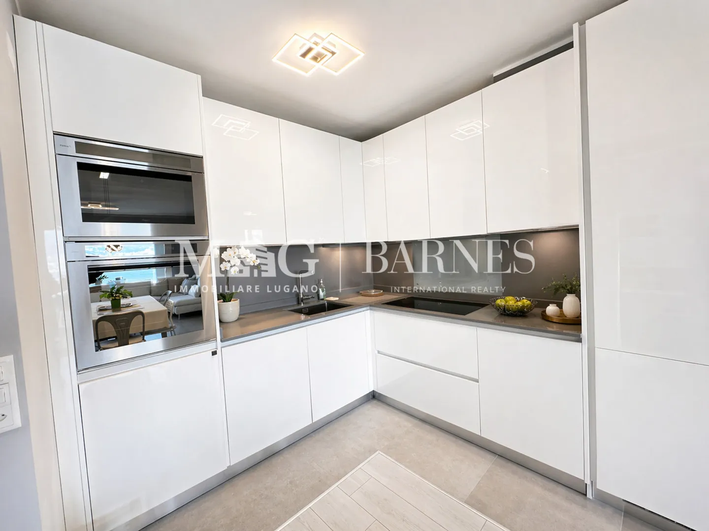 Appartamento ristrutturato con vista lago - Foto 7 di 13