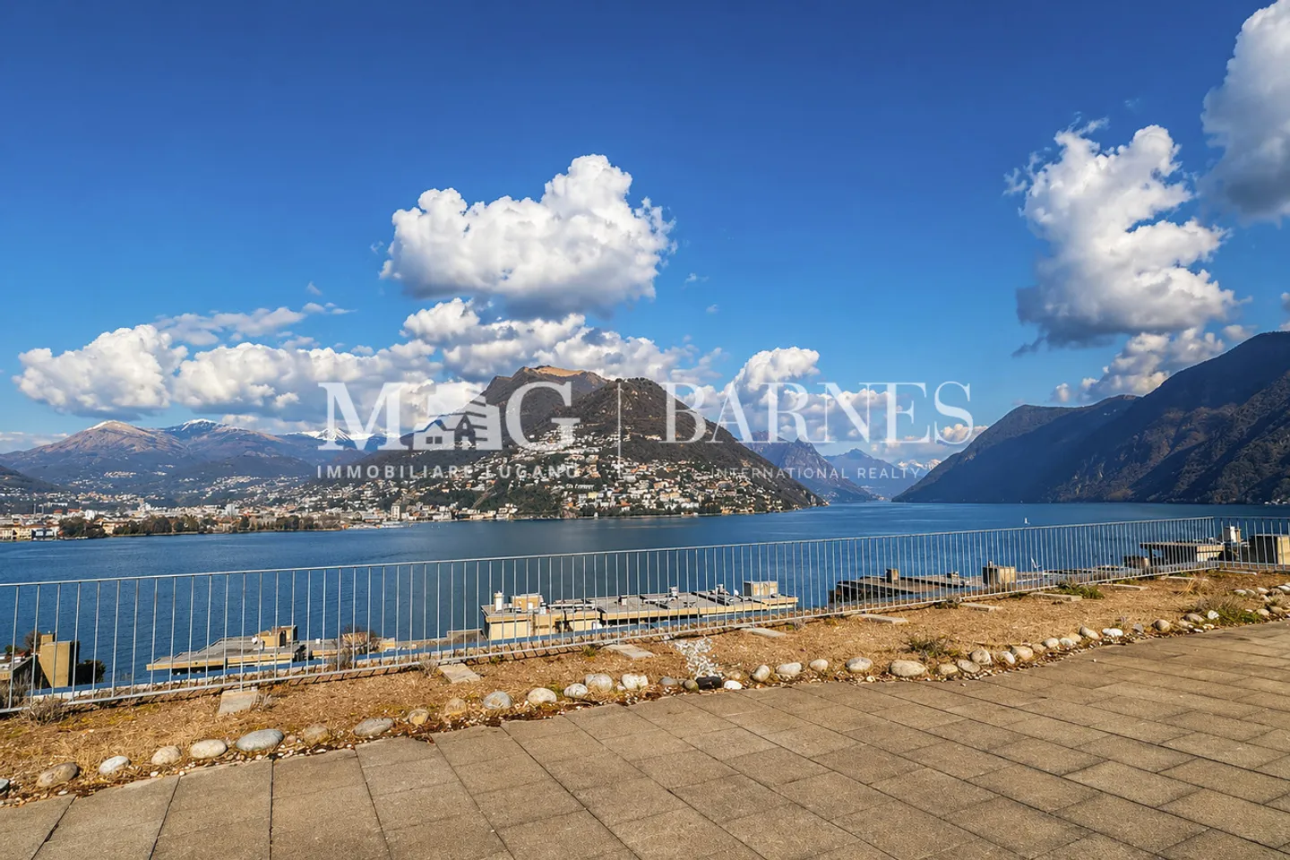 Appartamento ristrutturato con vista lago - Foto 11 di 13
