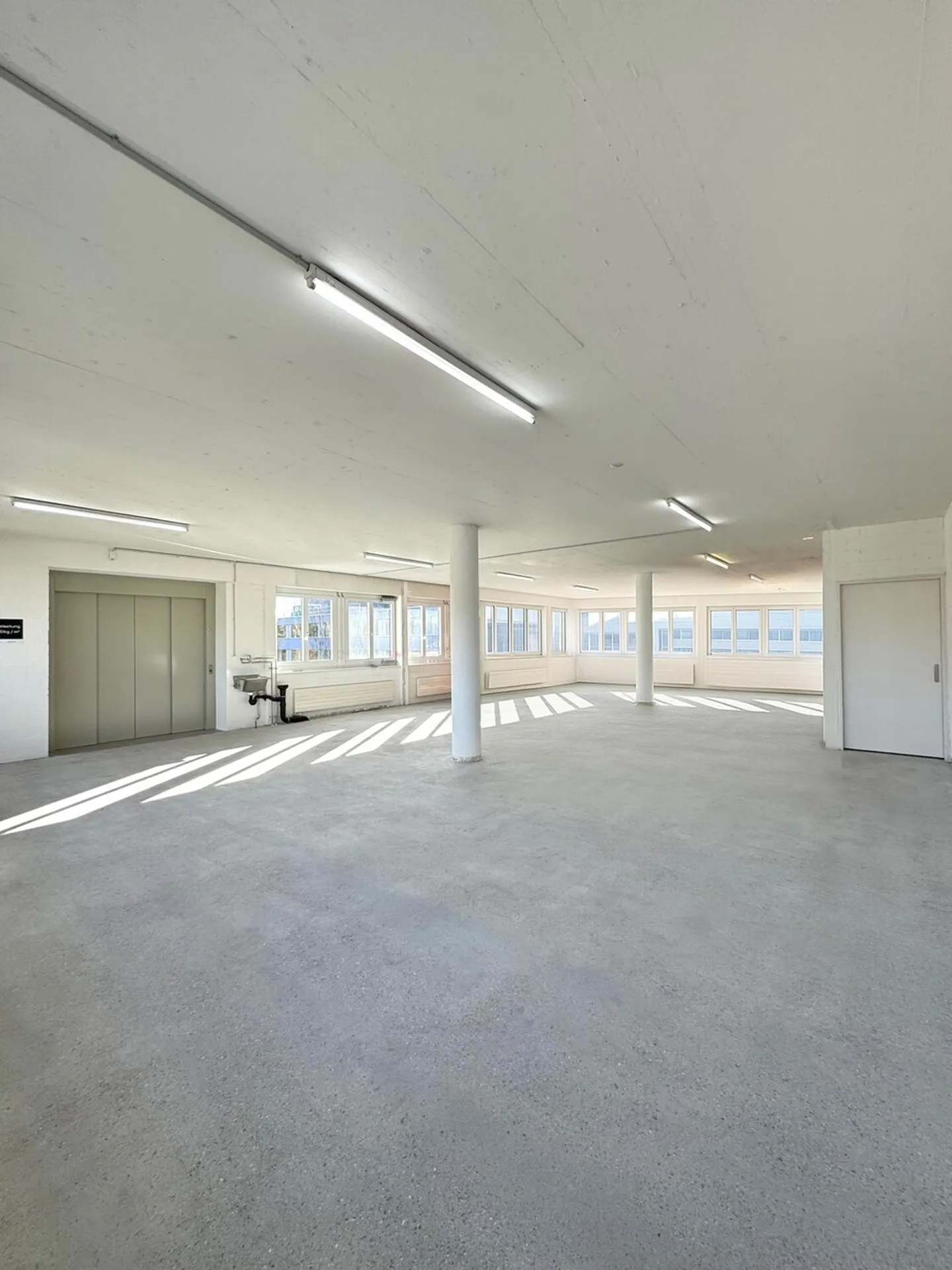 Mischgenutztes Gebäude mieten - Foto 2 von 10