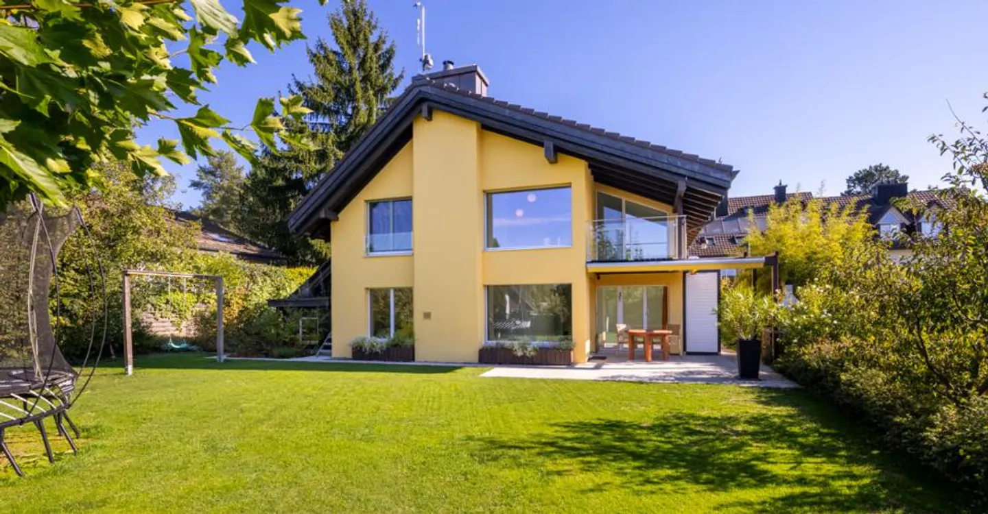 Charming Family Home with Garden - Photo 1 of 5