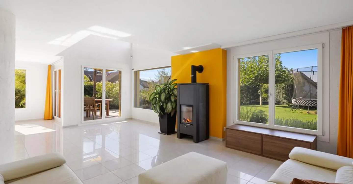 Charming Family Home with Garden - Photo 2 of 5