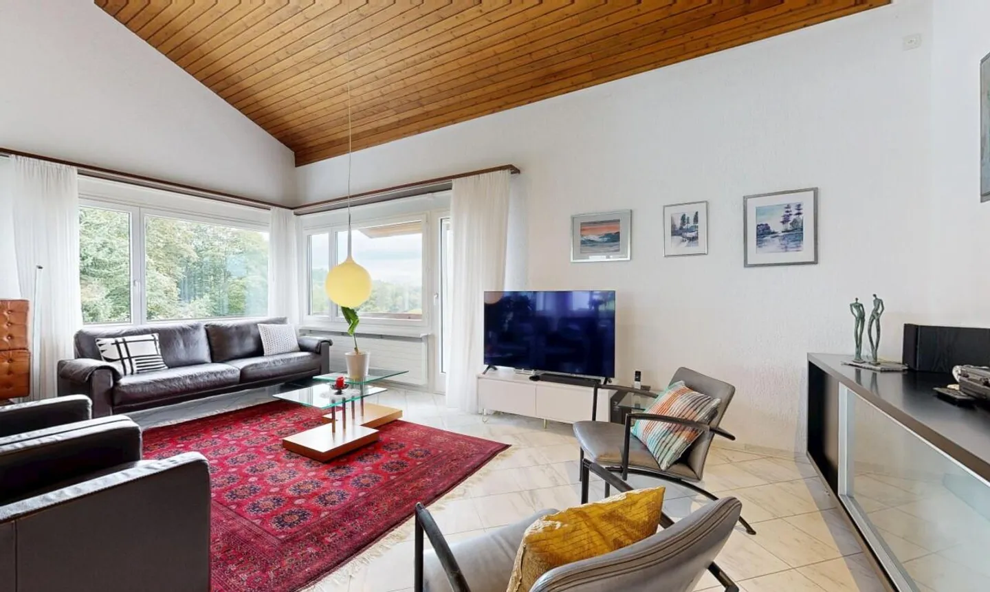 Vivere ai margini della foresta con piscina coperta, giardino d'inverno e vista lontana - Foto 2 di 11