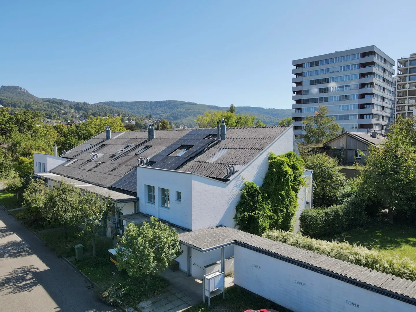 Charmante maison d'angle avec jardin, parking avec vue sur la nature - Photo 1 sur 17