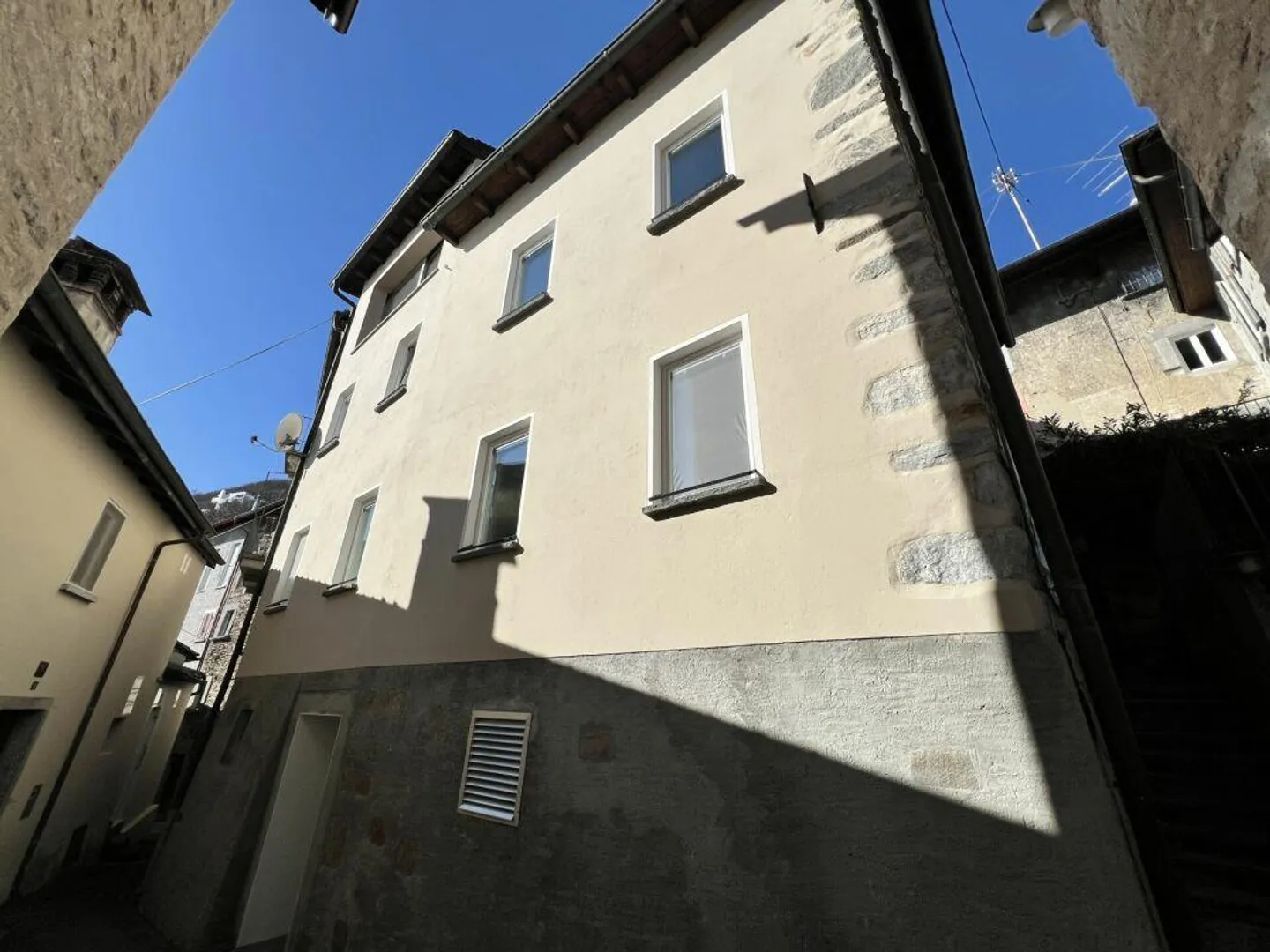 Bella casa bifamiliare di 5,5 stanze (3,5 + 3,5) - Foto 3 di 20