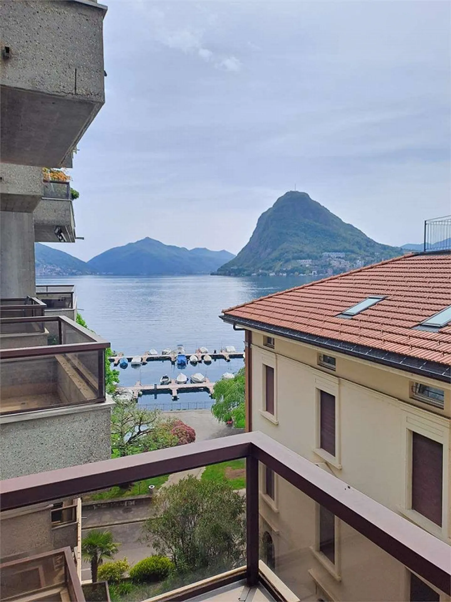 Three-room apartment with lake view in Lugano furnished - Photo 1 of 9