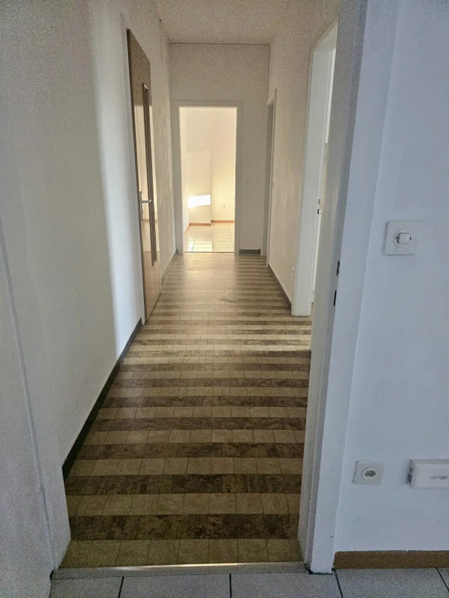 CHIASSO - AFFITTASI APPARTAMENTI 3.5 LOCALI CON BALCONE - Foto 3 di 3