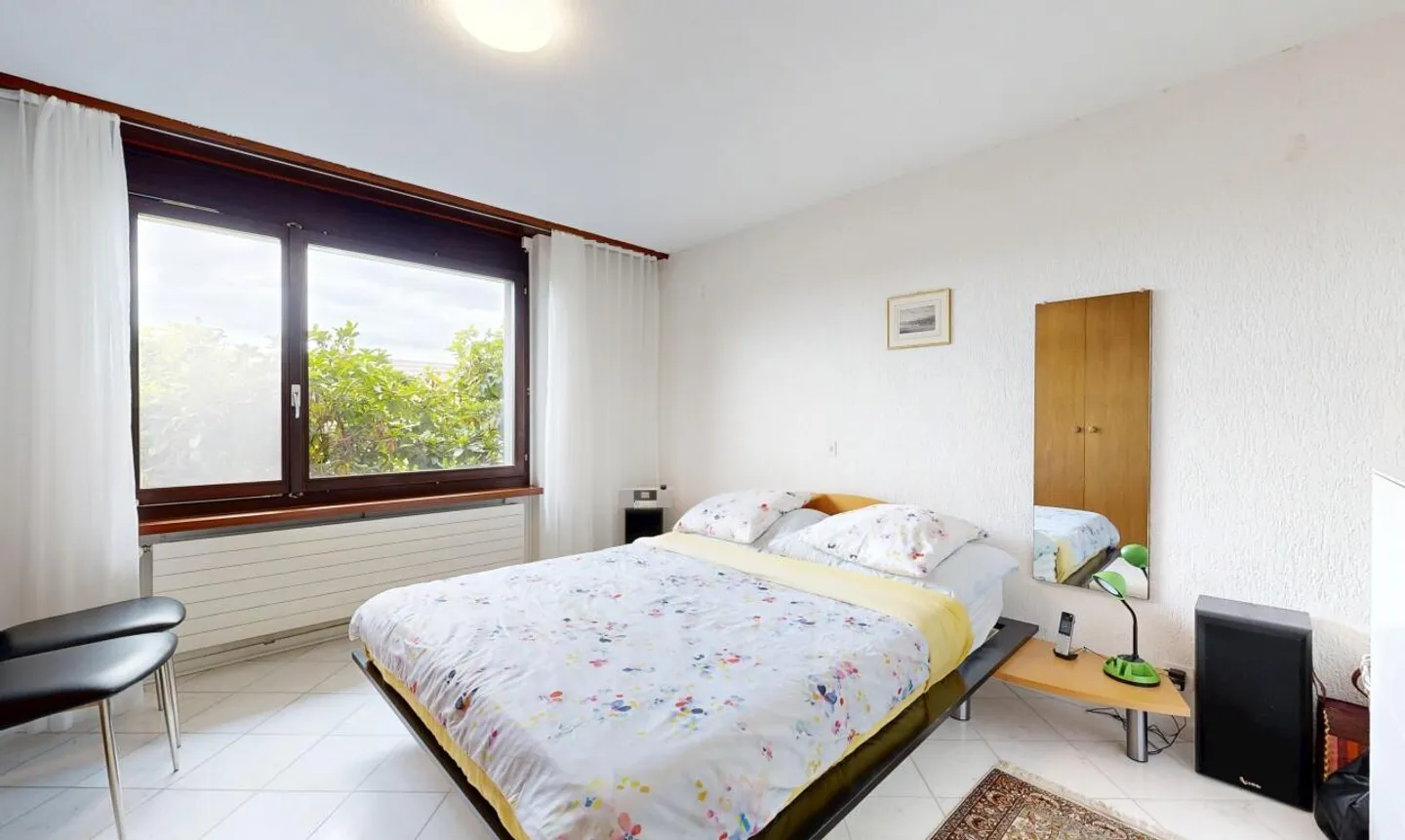 Vivere ai margini della foresta con piscina coperta, giardino d'inverno e vista lontana - Foto 8 di 11