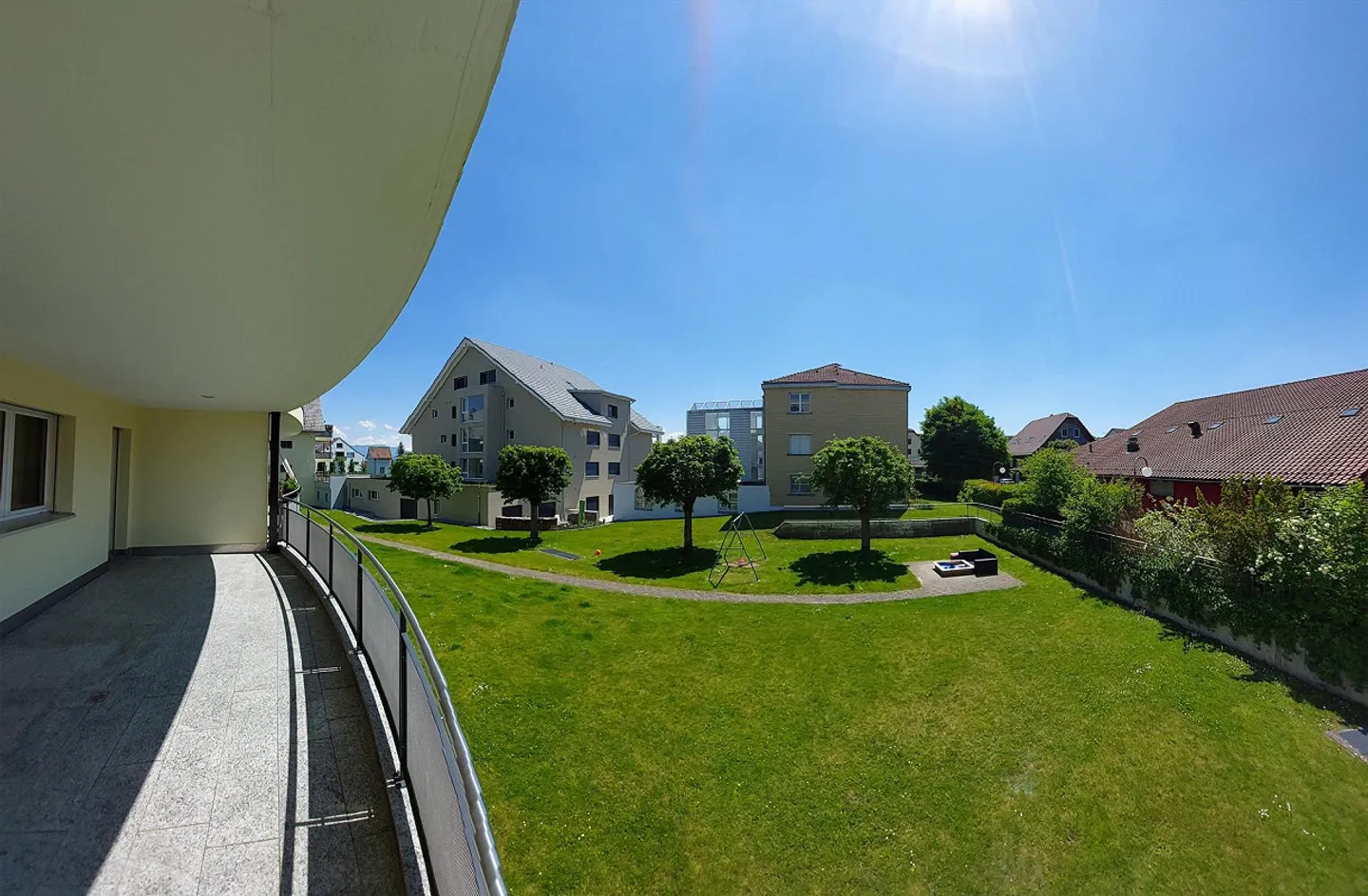 Appartement de jardin spacieux et lumineux de 4,5 pièces (130m2) - Photo 1 sur 7