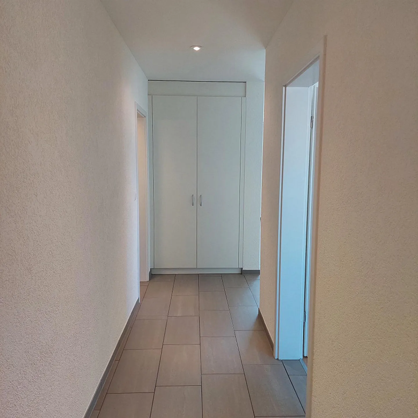Appartement de jardin spacieux et lumineux de 4,5 pièces (130m2) - Photo 4 sur 7