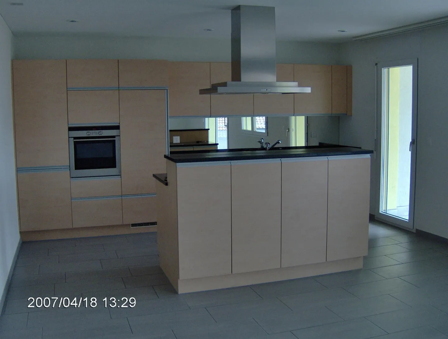 Appartement de jardin spacieux et lumineux de 4,5 pièces (130m2) - Photo 6 sur 7