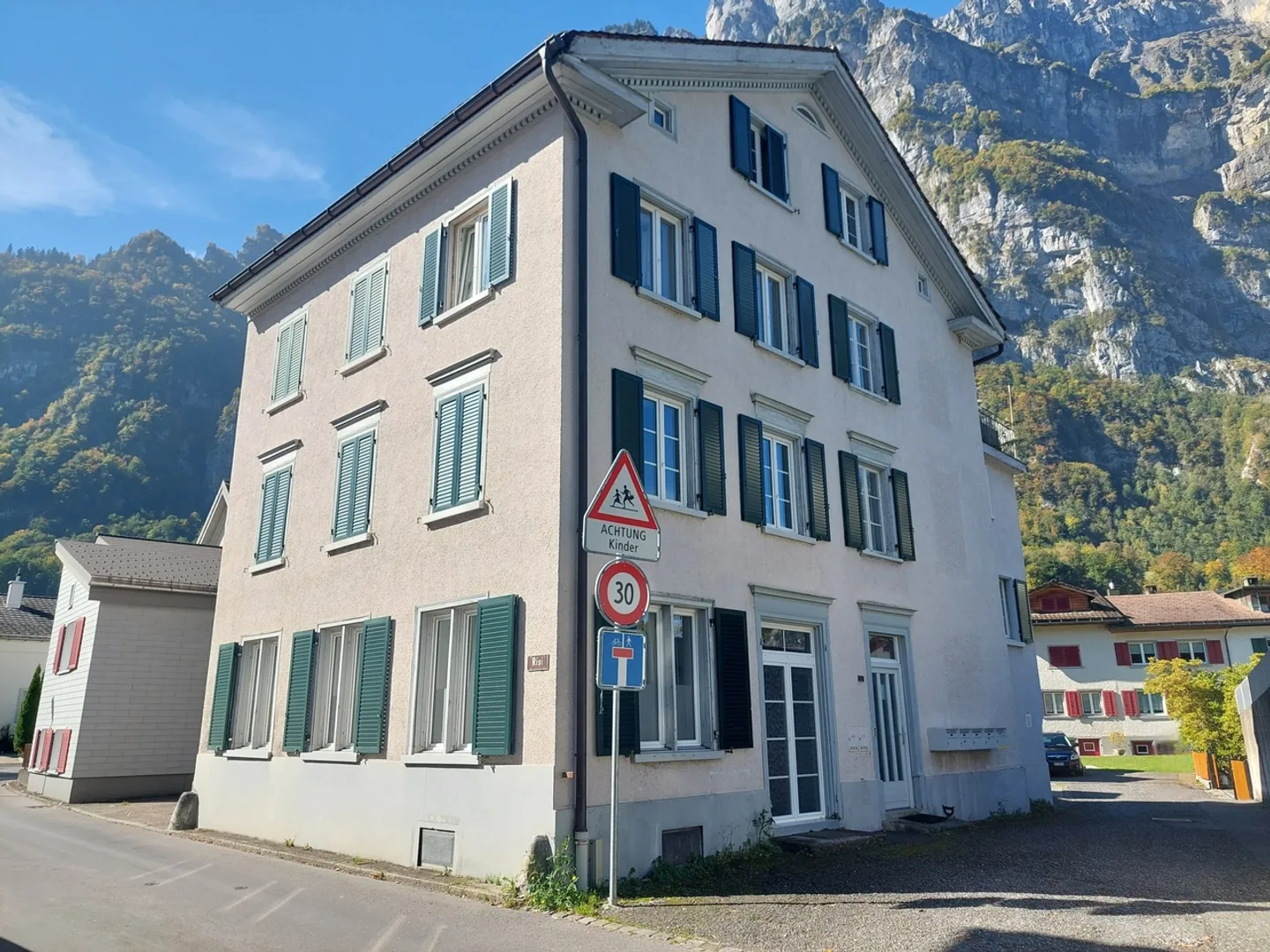 Attractive and fully rented multi-family house in Netstal, Canton of Glarus - Photo 1 of 12