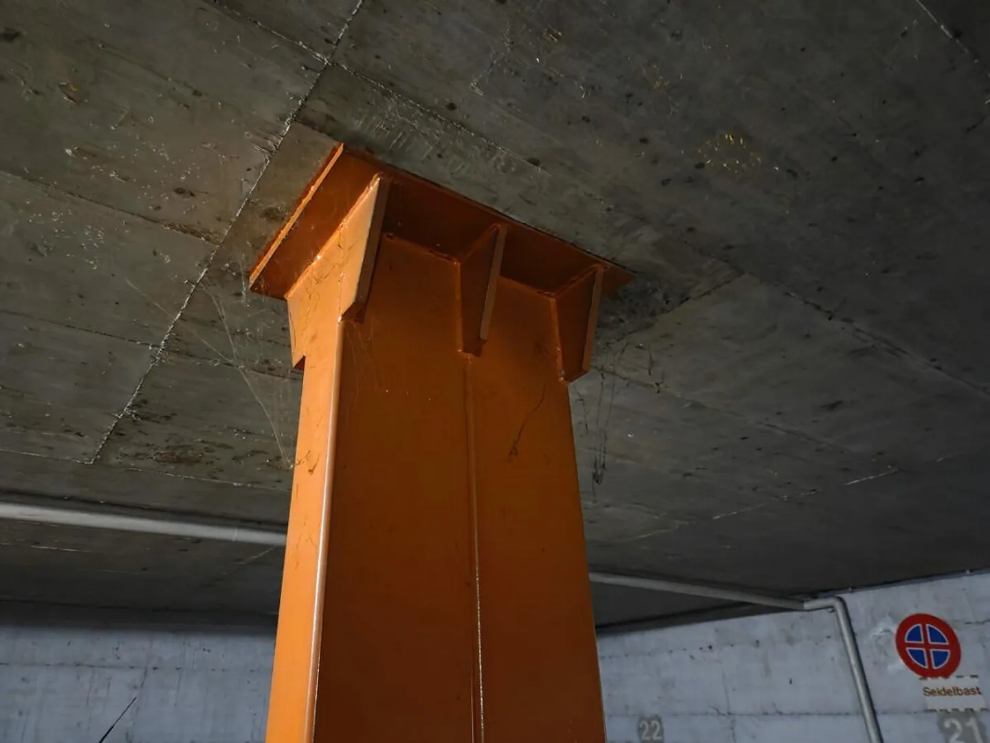 Place de parking pratique dans le garage à Breiten-Mörel - Photo 14 sur 16