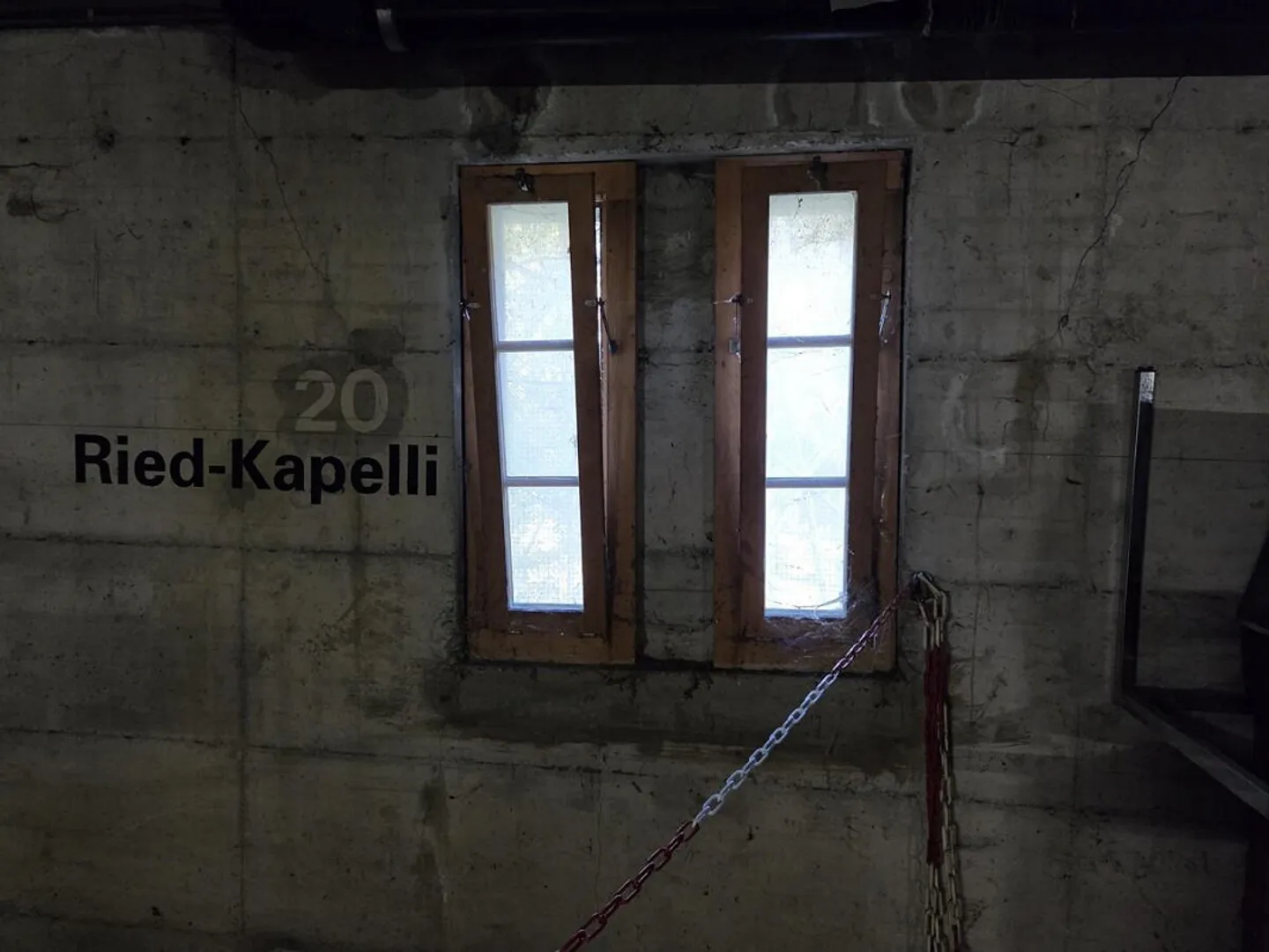 Place de parking pratique dans le garage à Breiten-Mörel - Photo 16 sur 16