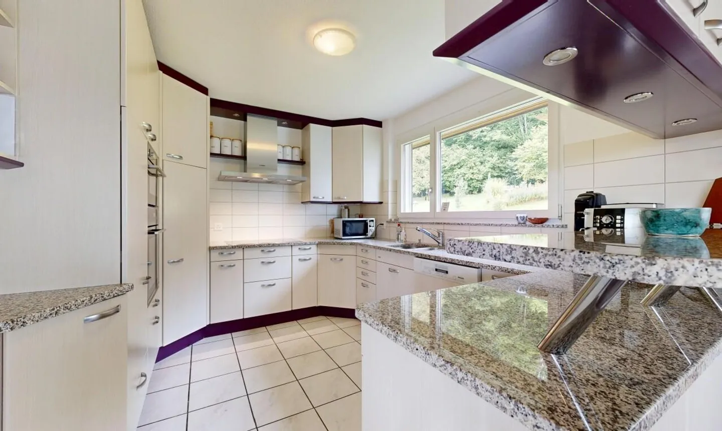 Vivere ai margini della foresta con piscina coperta, giardino d'inverno e vista lontana - Foto 9 di 11