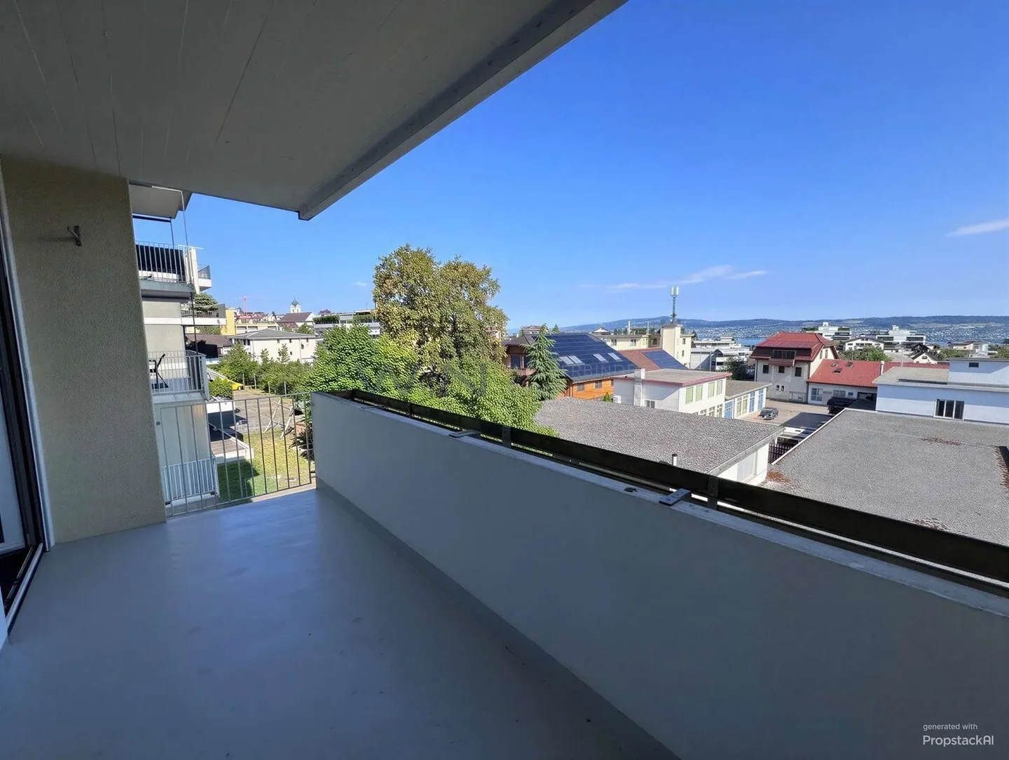 Lake View Apartment incl. 45 m² Multifunctional Storage - Photo 1 of 13