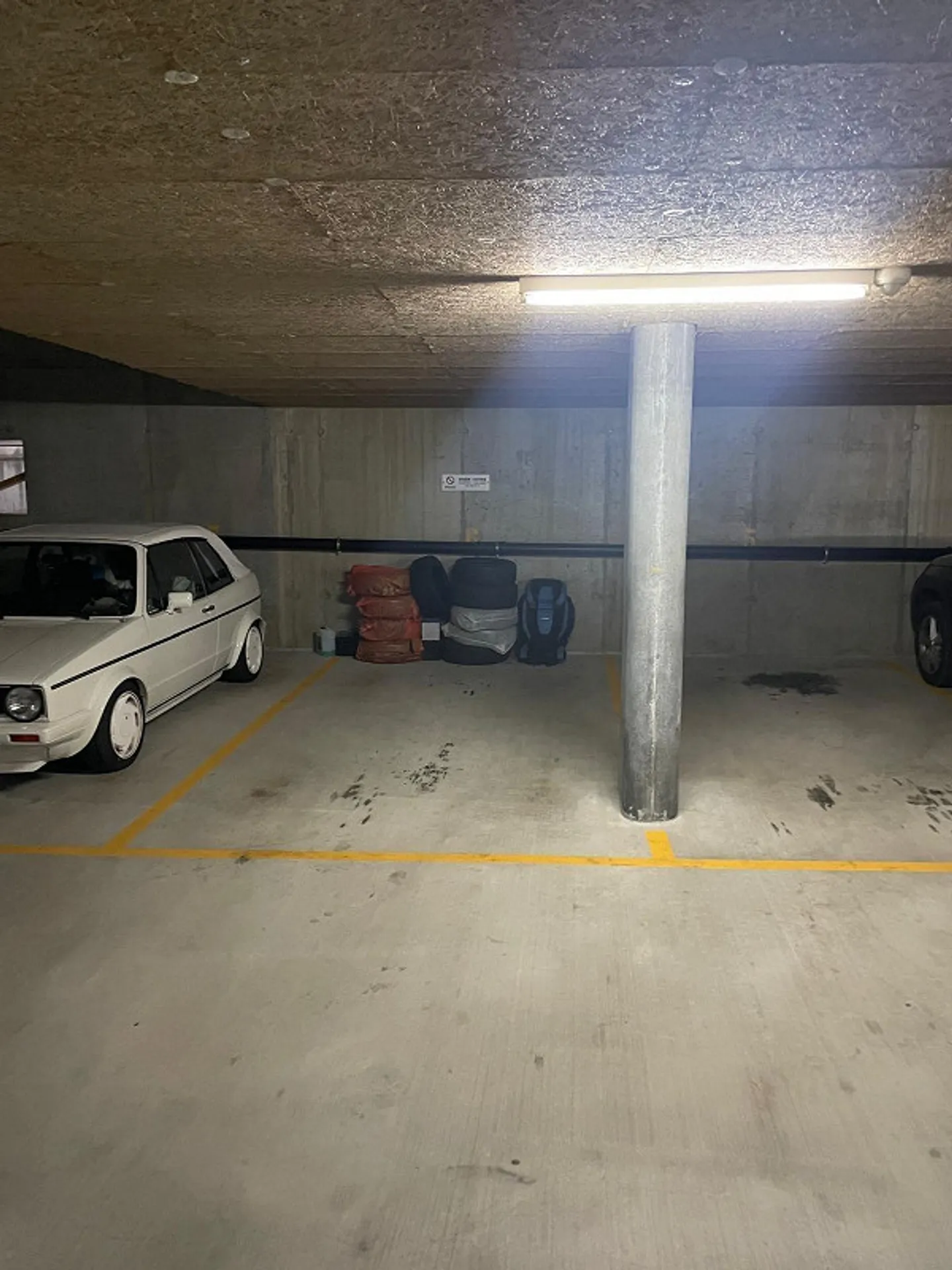 Posto auto in garage sotterraneo (altezza max. 2,20 m) - Foto 1 di 3